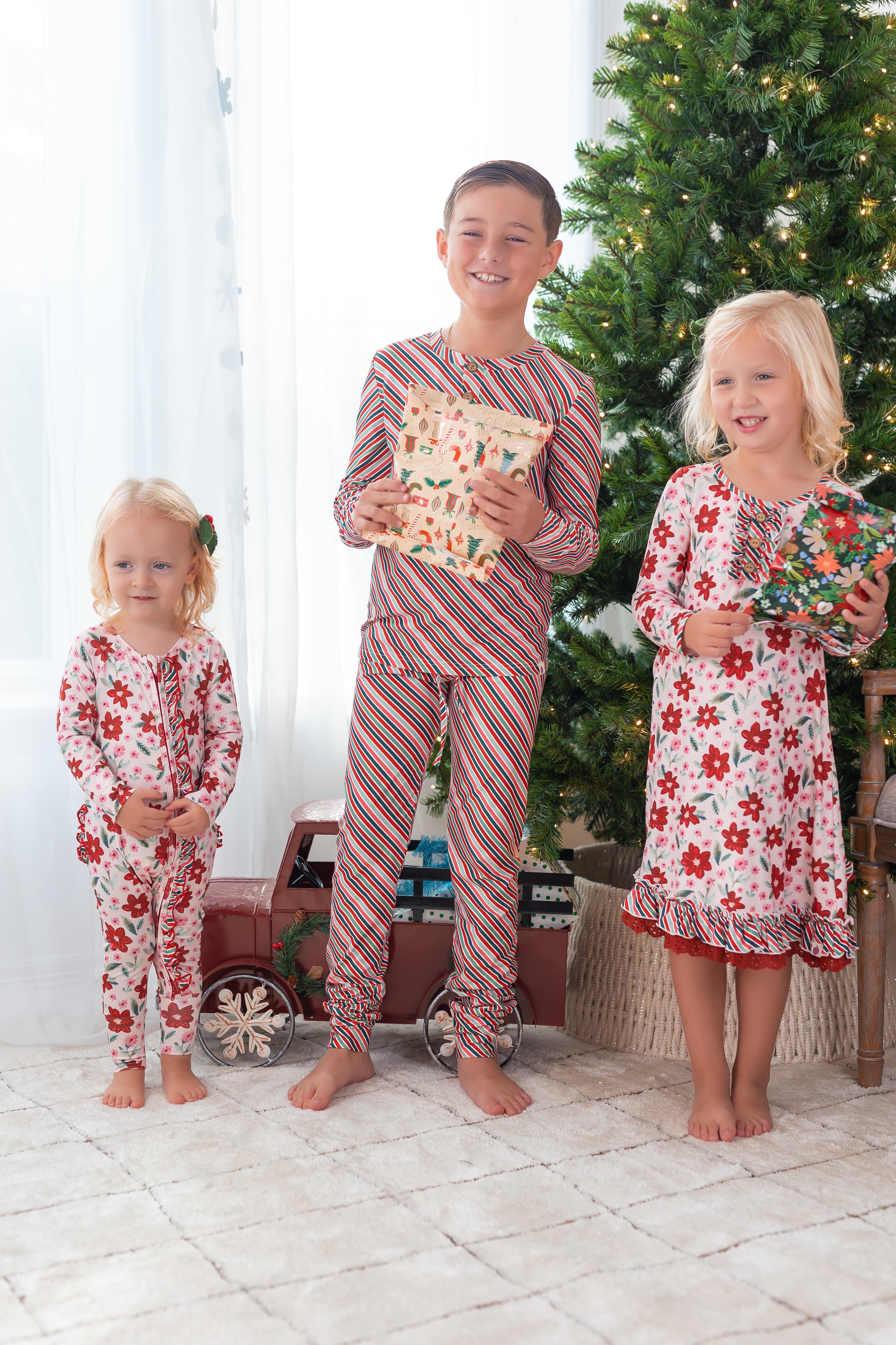 Zipper Loungewear - Poinsettia Parade