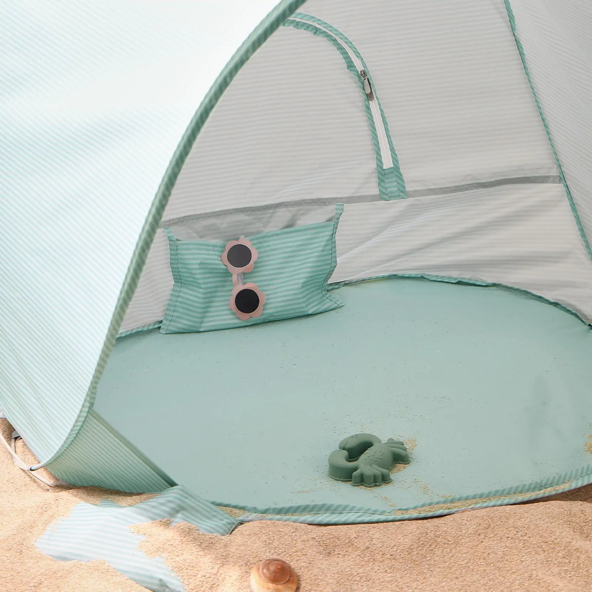 ® One-stop Beach Toy & Tent Set