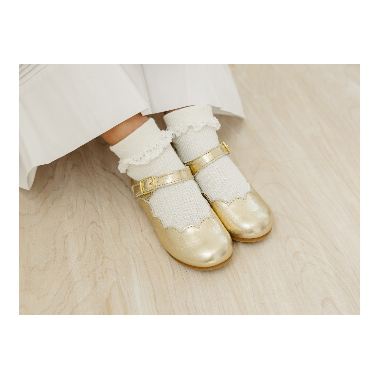 Sonia Scalloped Flat