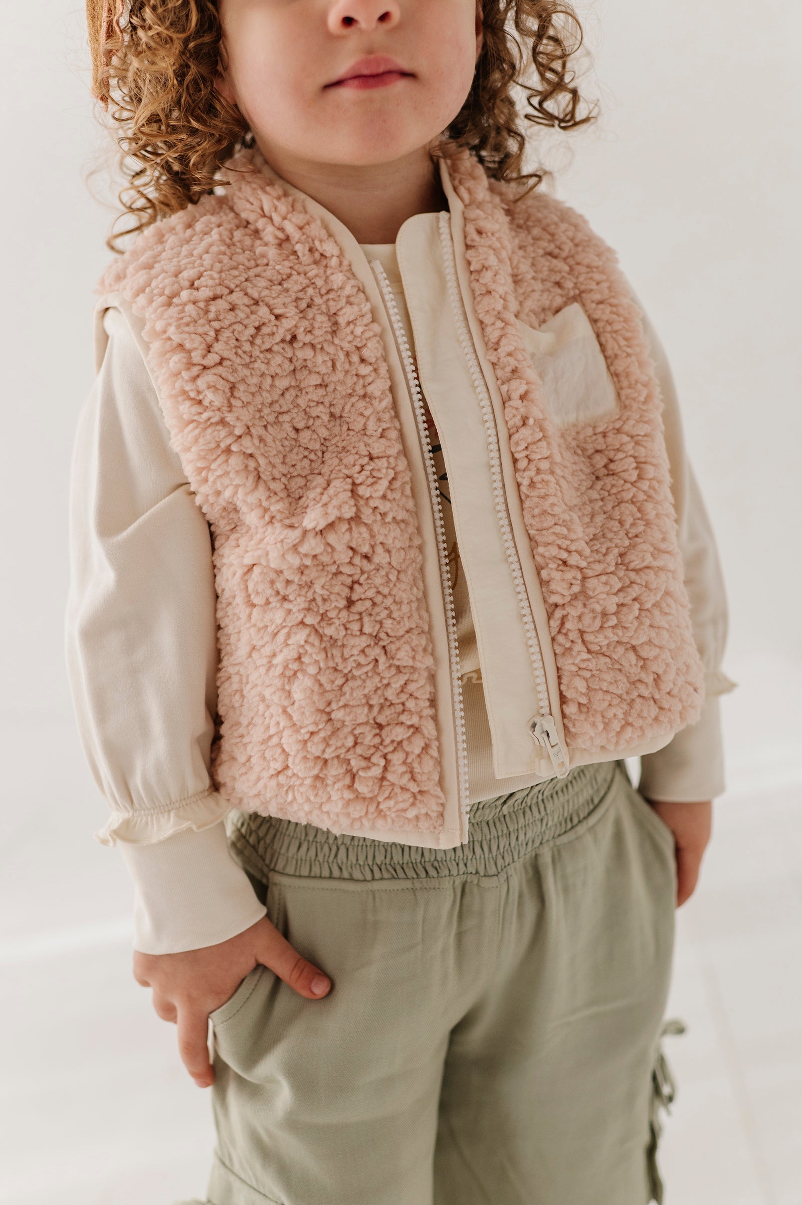 Girls Sherpa Zipper Vest In Soft Pink