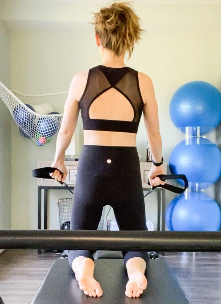 Capucine 2 - High Neck High Support Nursing & Hands Free Pumping Sports Bra (noir)