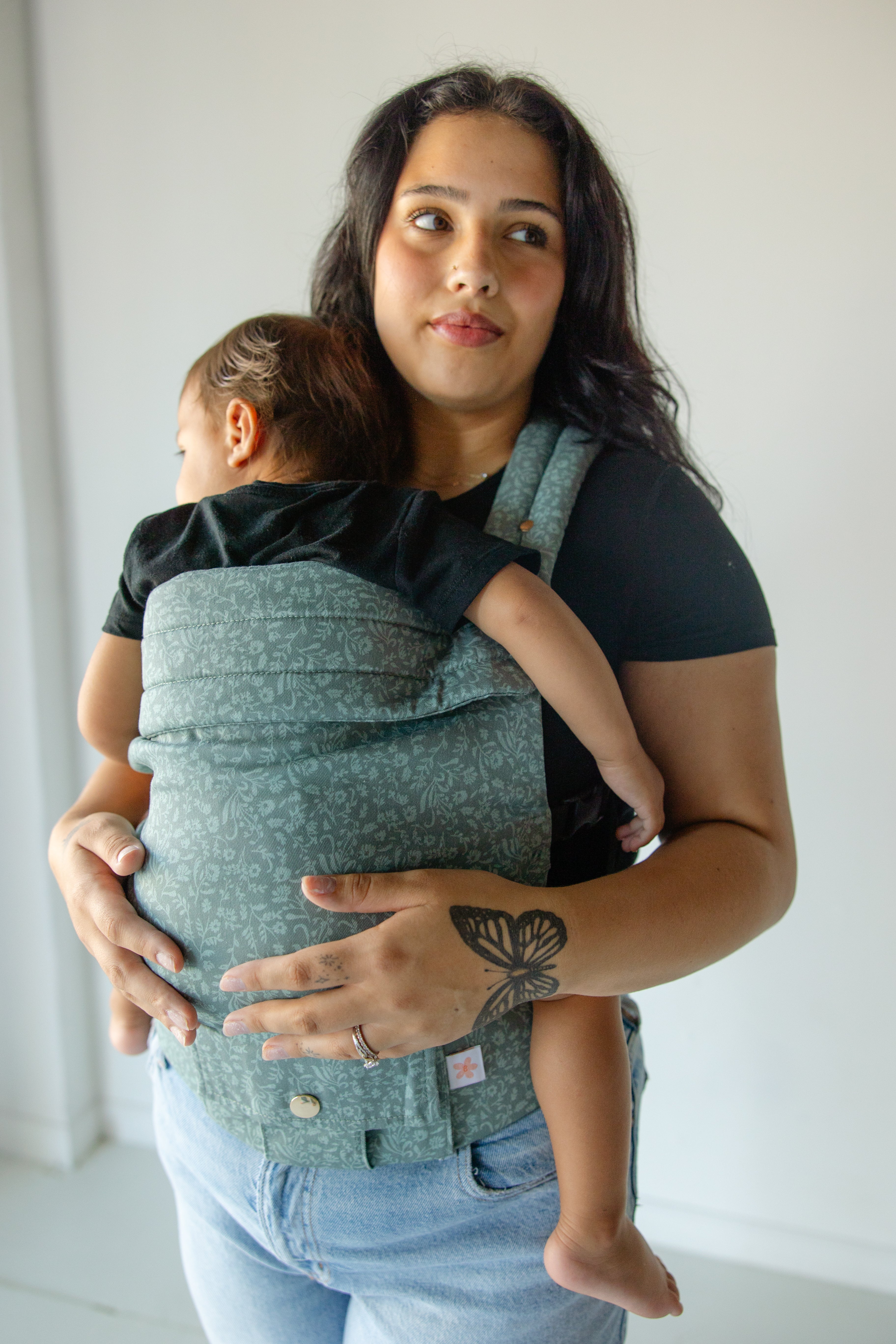 Monroe X Coco Bloom – Neutral Cotton Baby Carrier (7–35 Lbs)