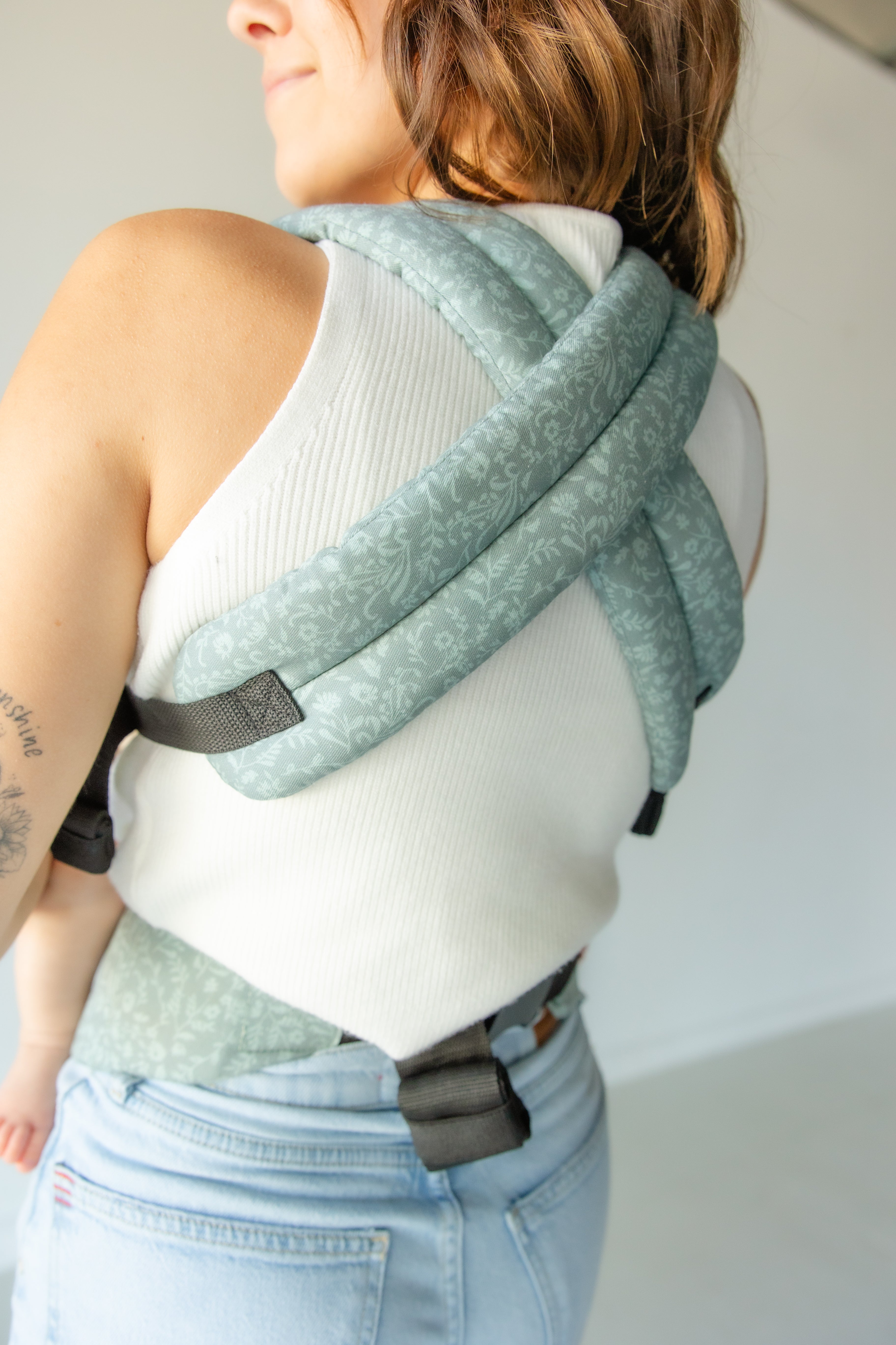 Monroe X Coco Bloom – Neutral Cotton Baby Carrier (7–35 Lbs)