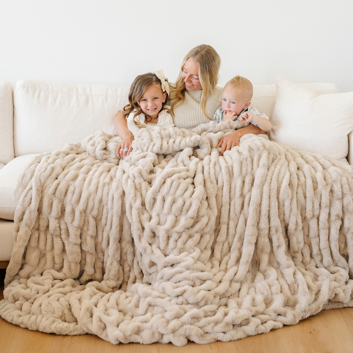 Double Ruched Faux Fur Xl Throw Blankets