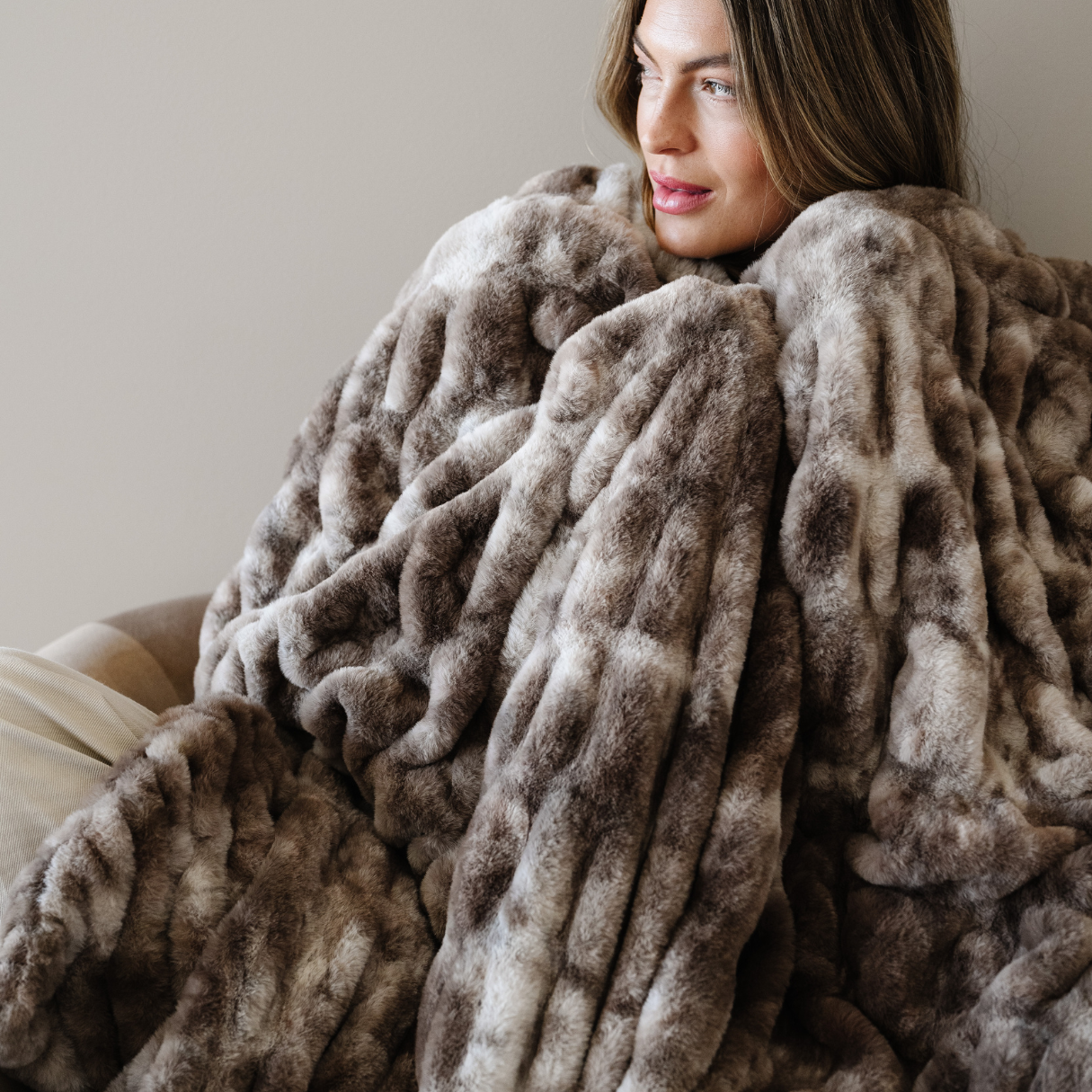 Double Ruched Faux Fur Xl Throw Blankets