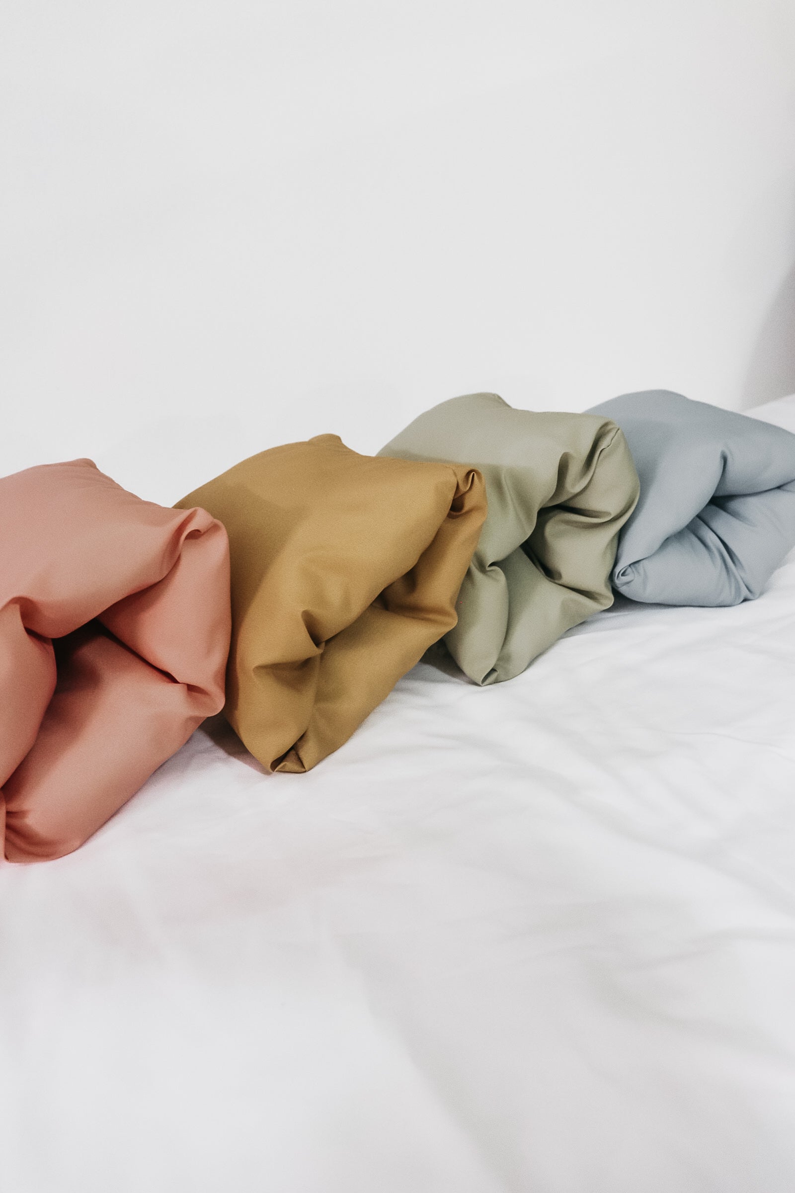 Clay Wipeable Cradle Arm Pillow