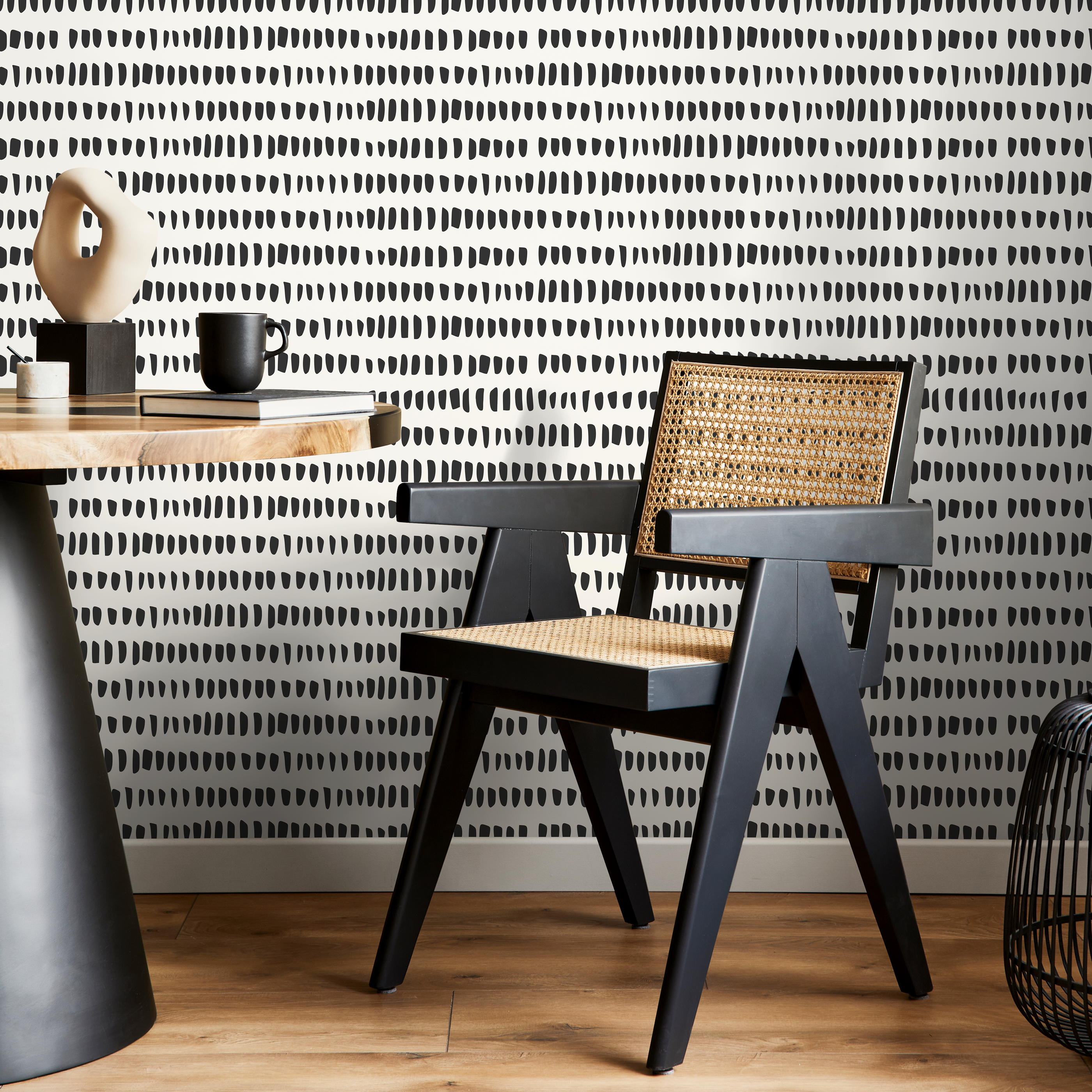 Scandinavian Wallpaper With An Organic Dashed Line Motif In Black And White - A645