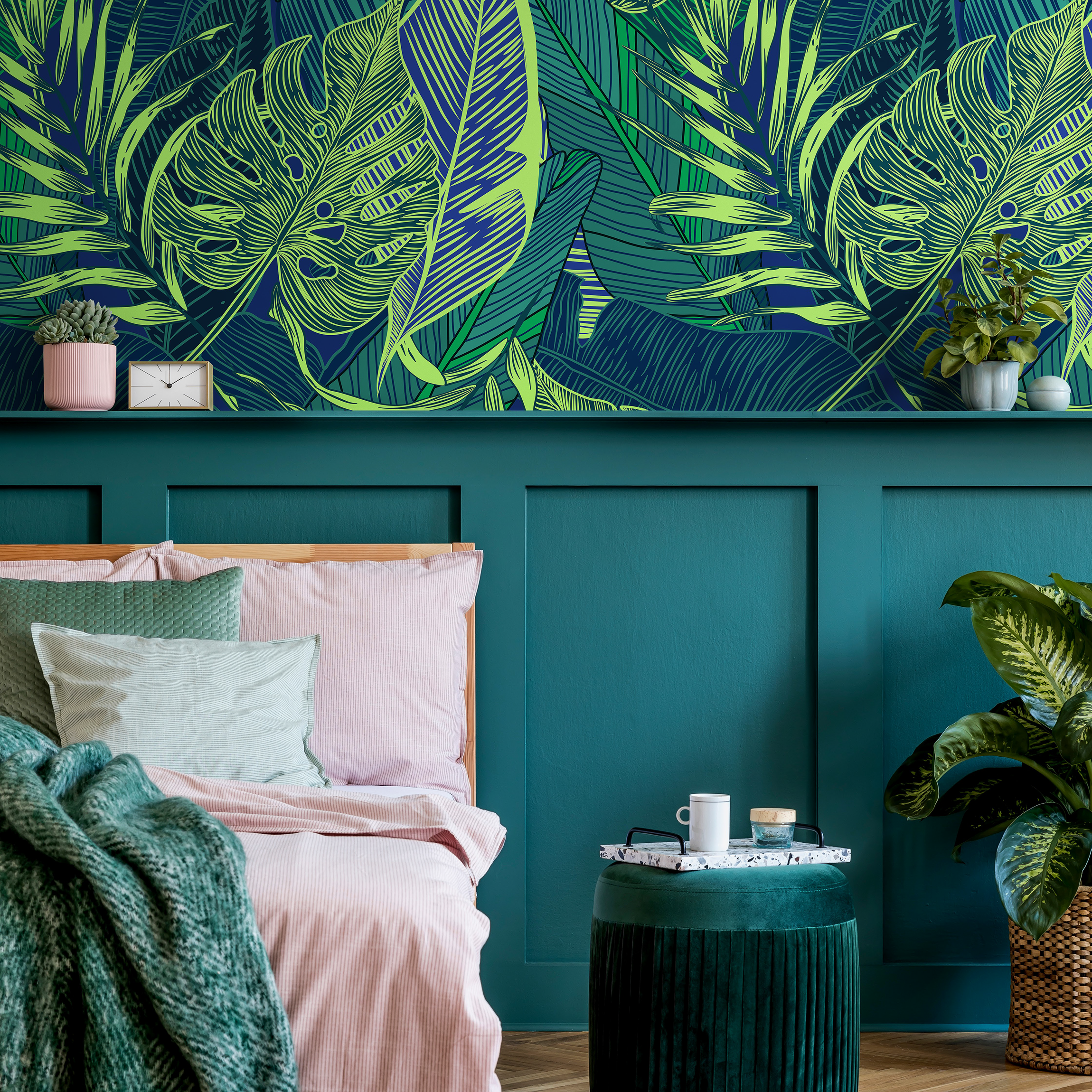 Botanical Wallpaper With A Graphic Jungle Leaf Motif In Green And Blue - B131