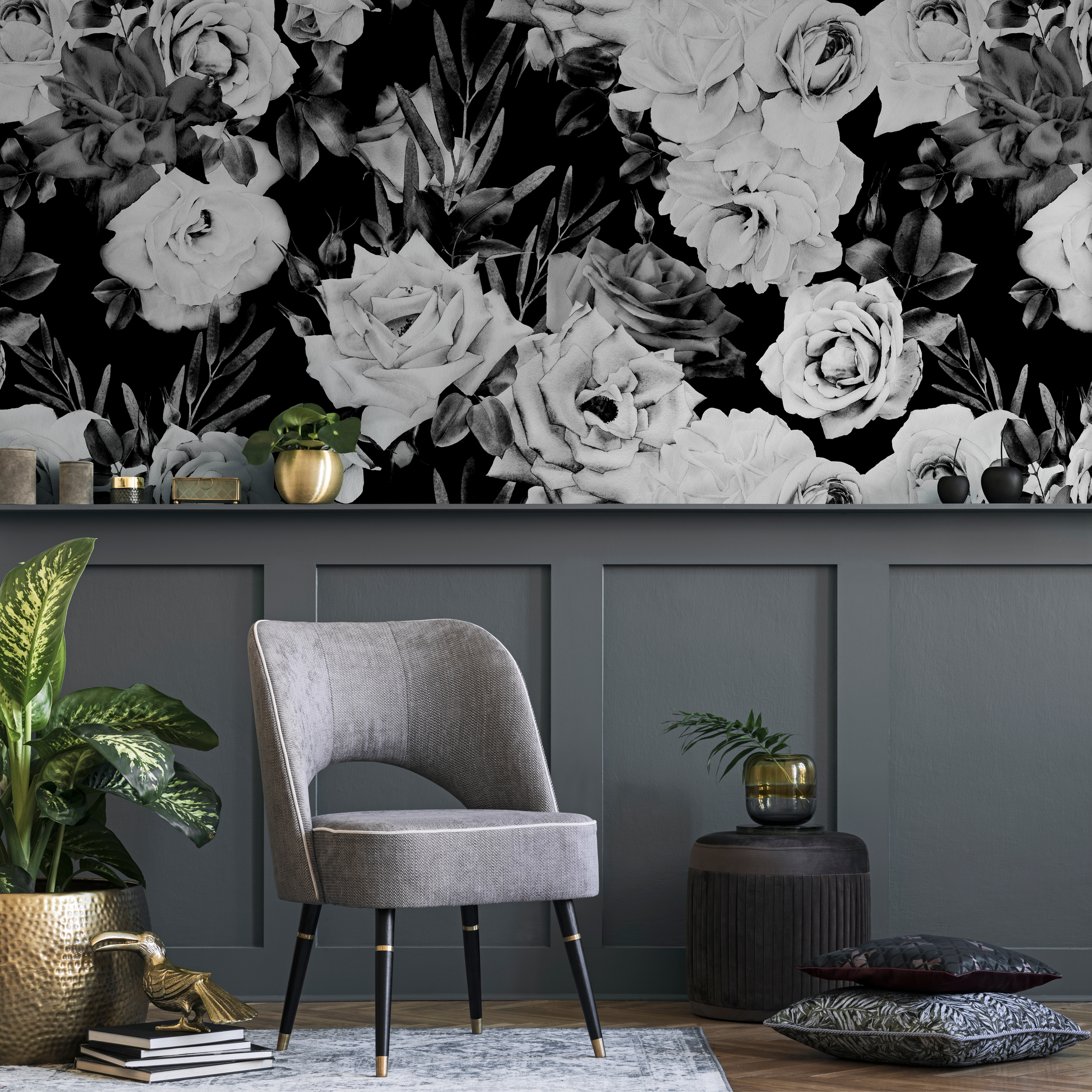 Floral Wallpaper With A Dramatic Rose Motif In Black And White - B192
