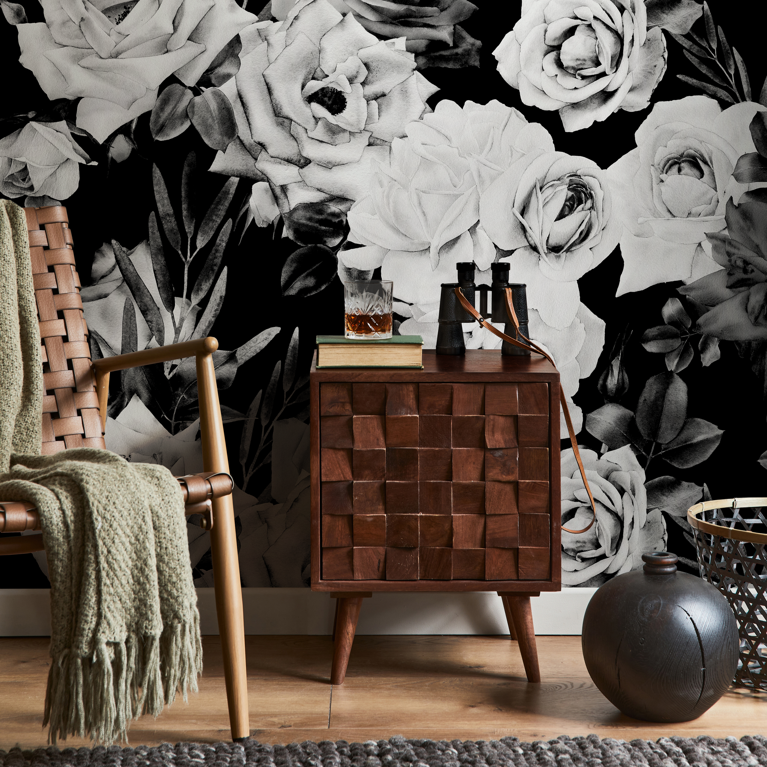 Floral Wallpaper With A Dramatic Rose Motif In Black And White - B192