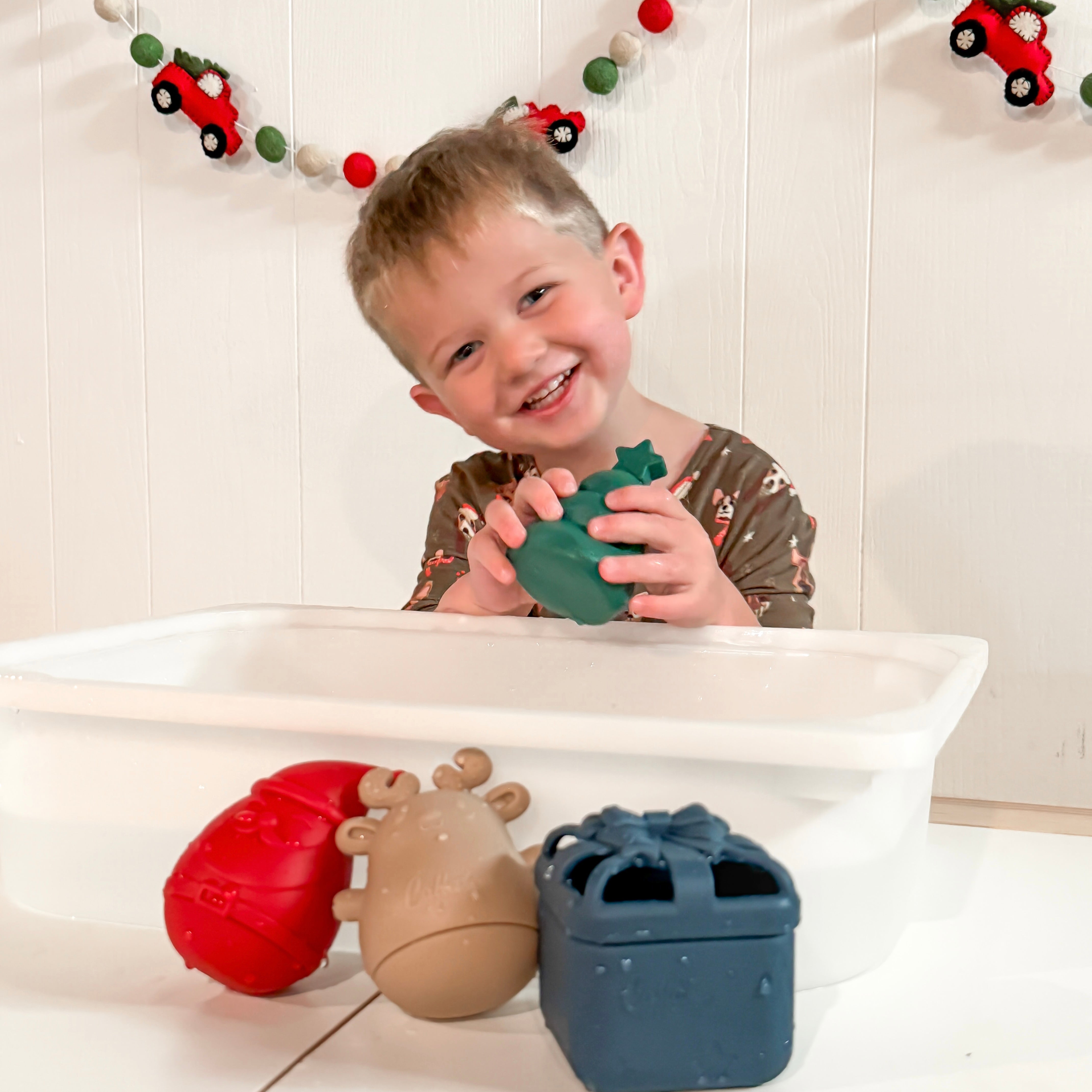 Holly Jolly Bath Toys