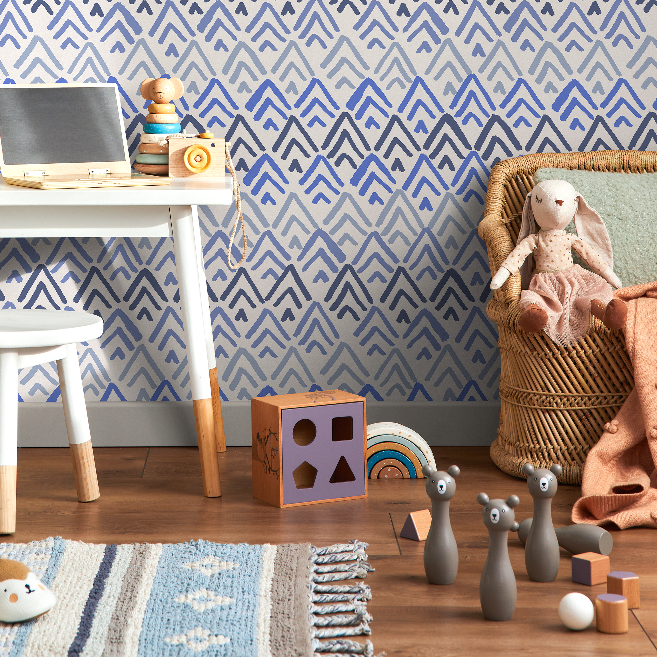 Geometric Wallpaper With A Brushstroke Chevron Motif In Blue And Gray - B359