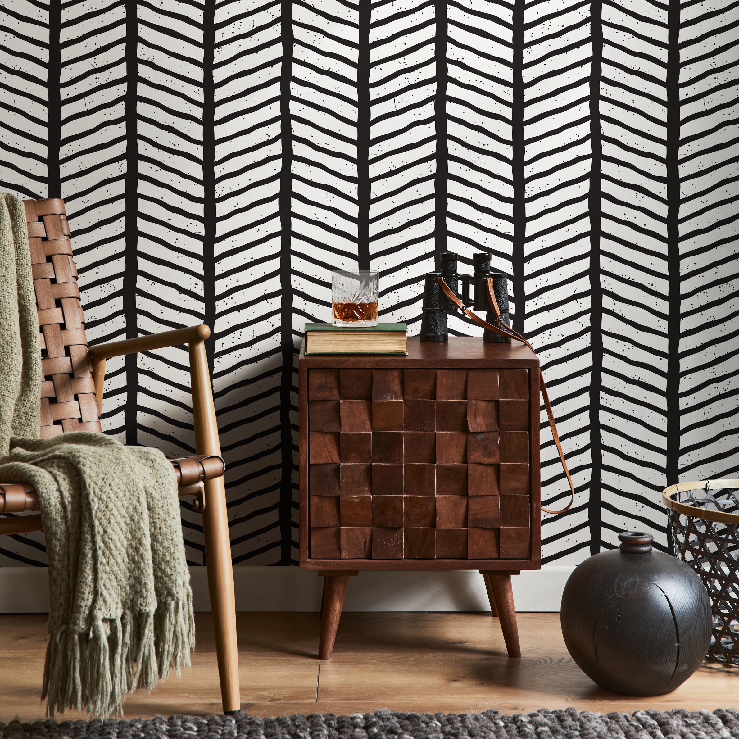 Geometric Wallpaper With A Hand-drawn Chevron Pattern In Black And White - B396