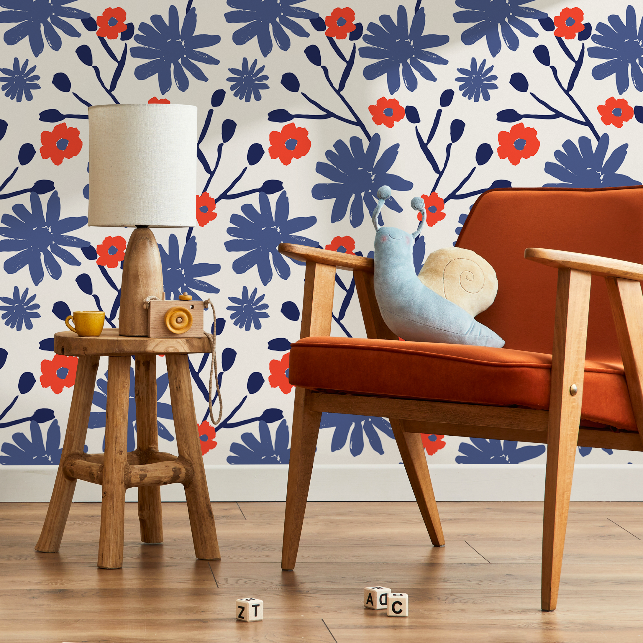 Floral Wallpaper Featuring A Painterly Print In Blue And Red - B448