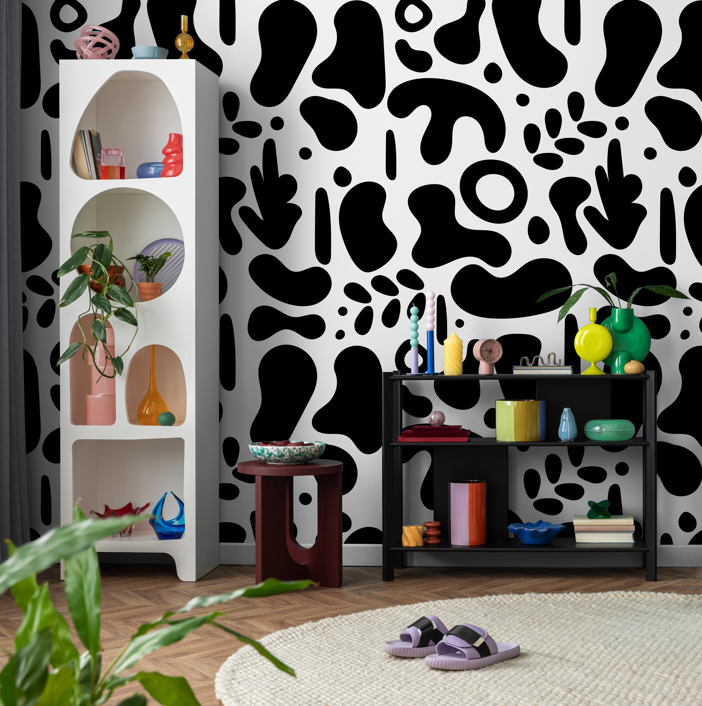 Abstract Wallpaper With Bold Organic Shapes In Black And White - B565