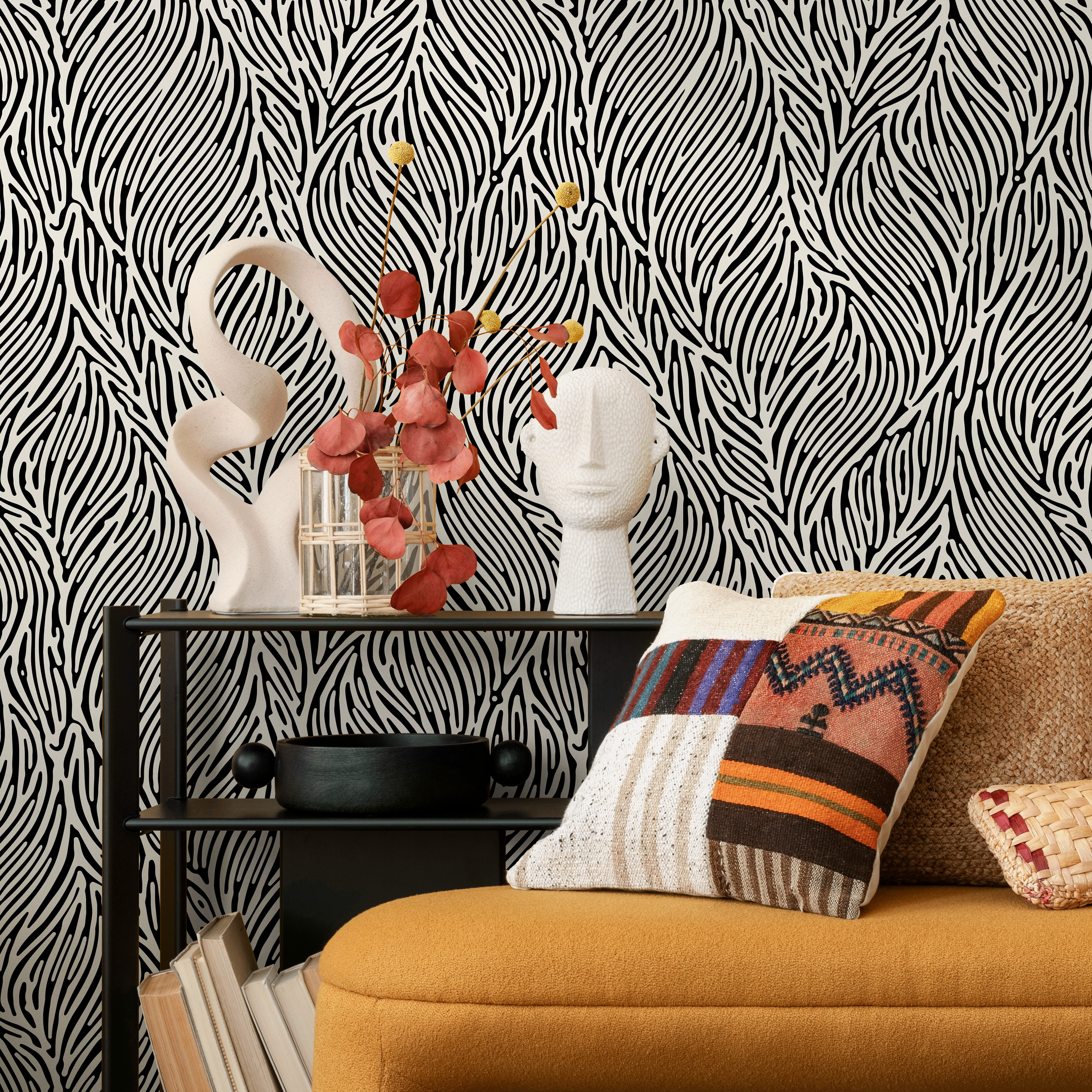 Abstract Wallpaper Featuring Flowing Organic Stripes In Black And Off-white - B599