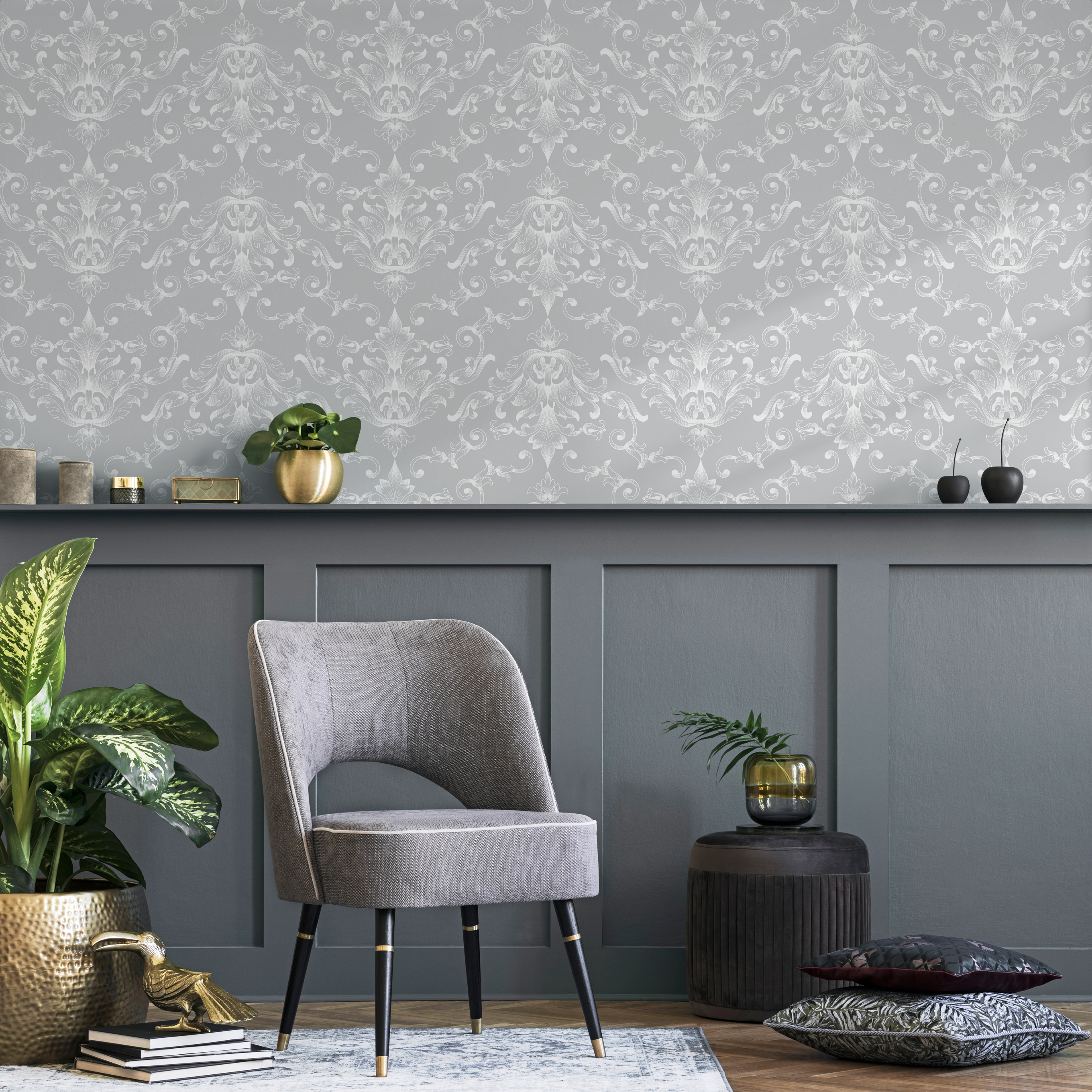 Damask Wallpaper With An Elegant Scroll Motif In Light Gray And White - B619