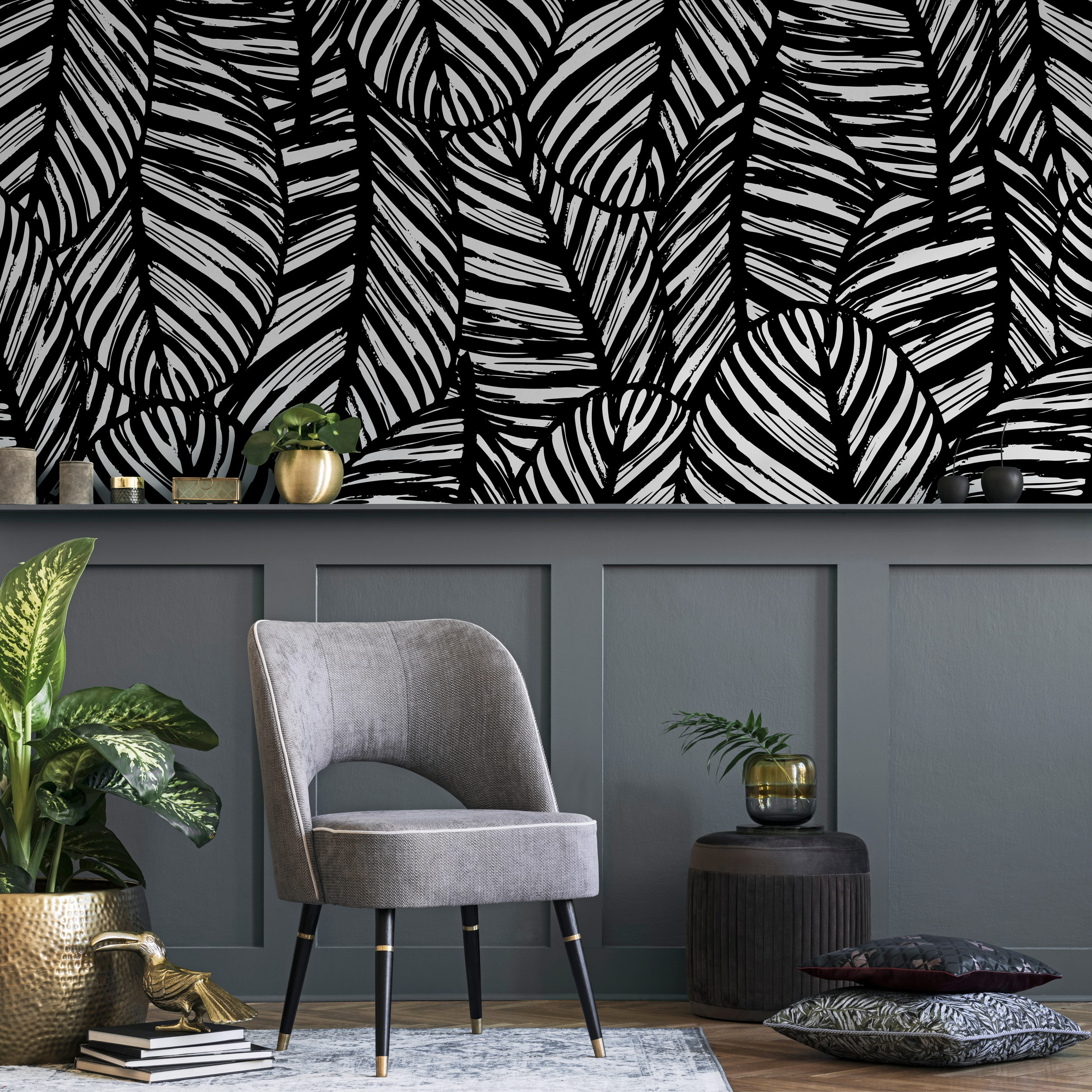 Botanical Wallpaper Featuring A Bold Palm Leaf Motif In Black And White - B624