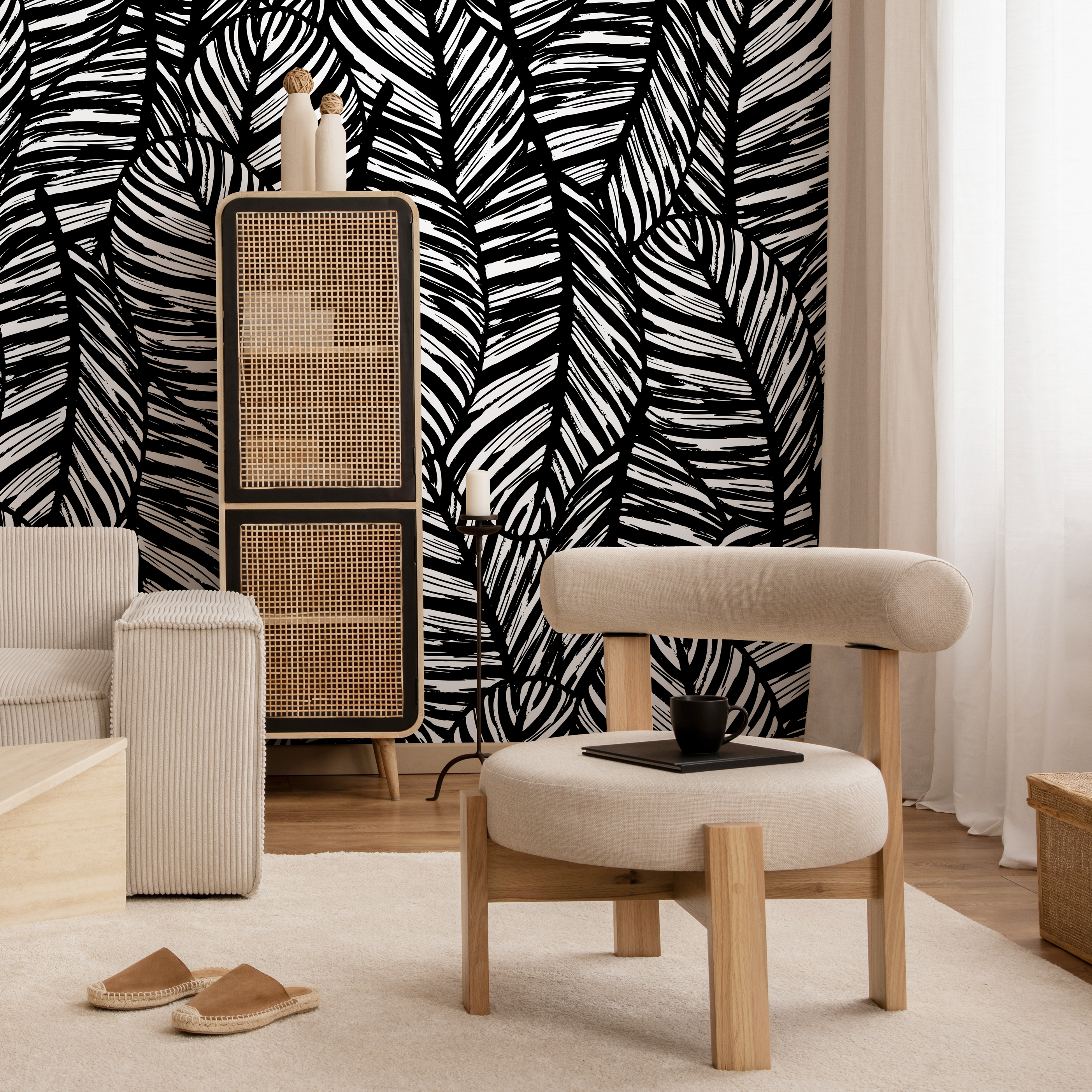Botanical Wallpaper Featuring A Bold Palm Leaf Motif In Black And White - B624