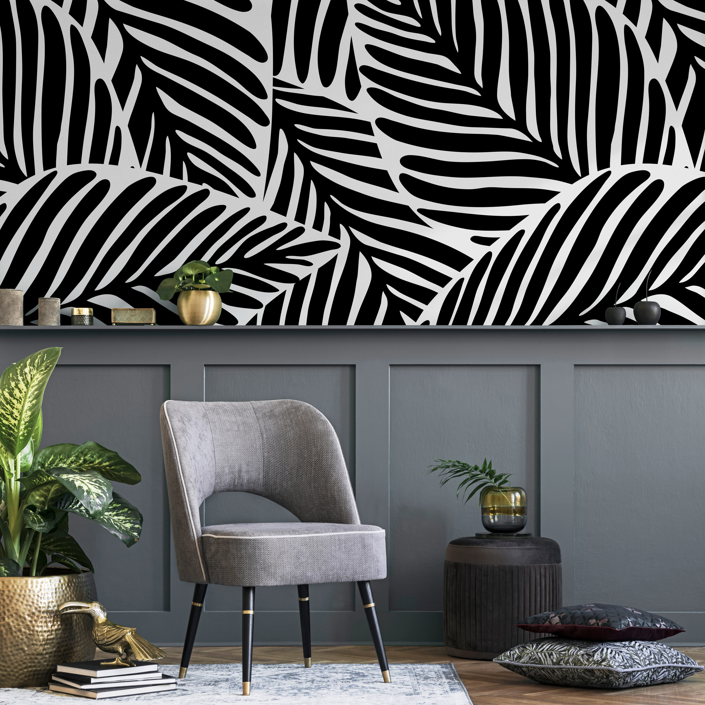 Botanical Wallpaper With Stylized Palm Leaves In Black And White - B642
