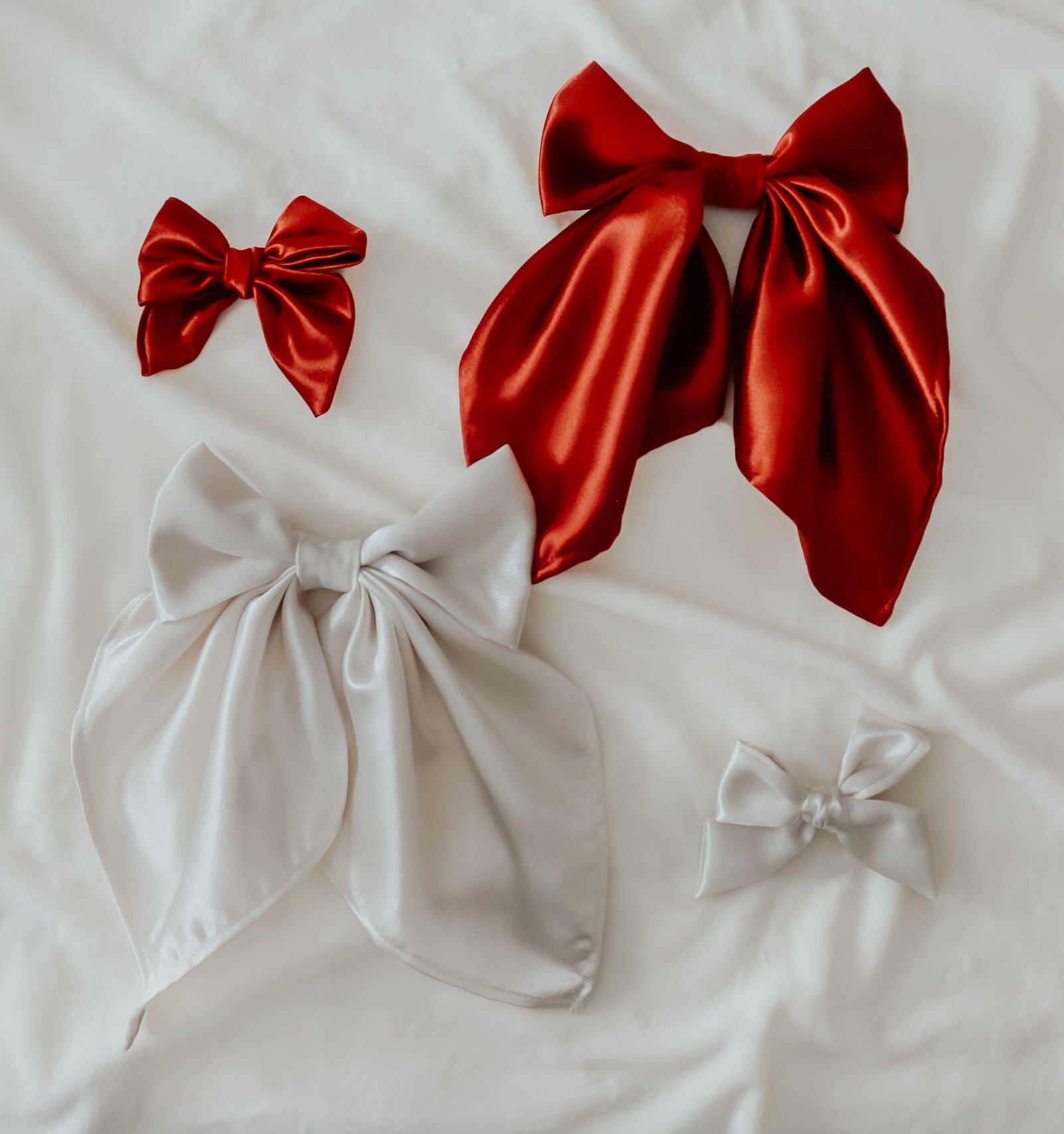 Ivorie Holiday Luxury Large Bow Clip (Ships June 8)