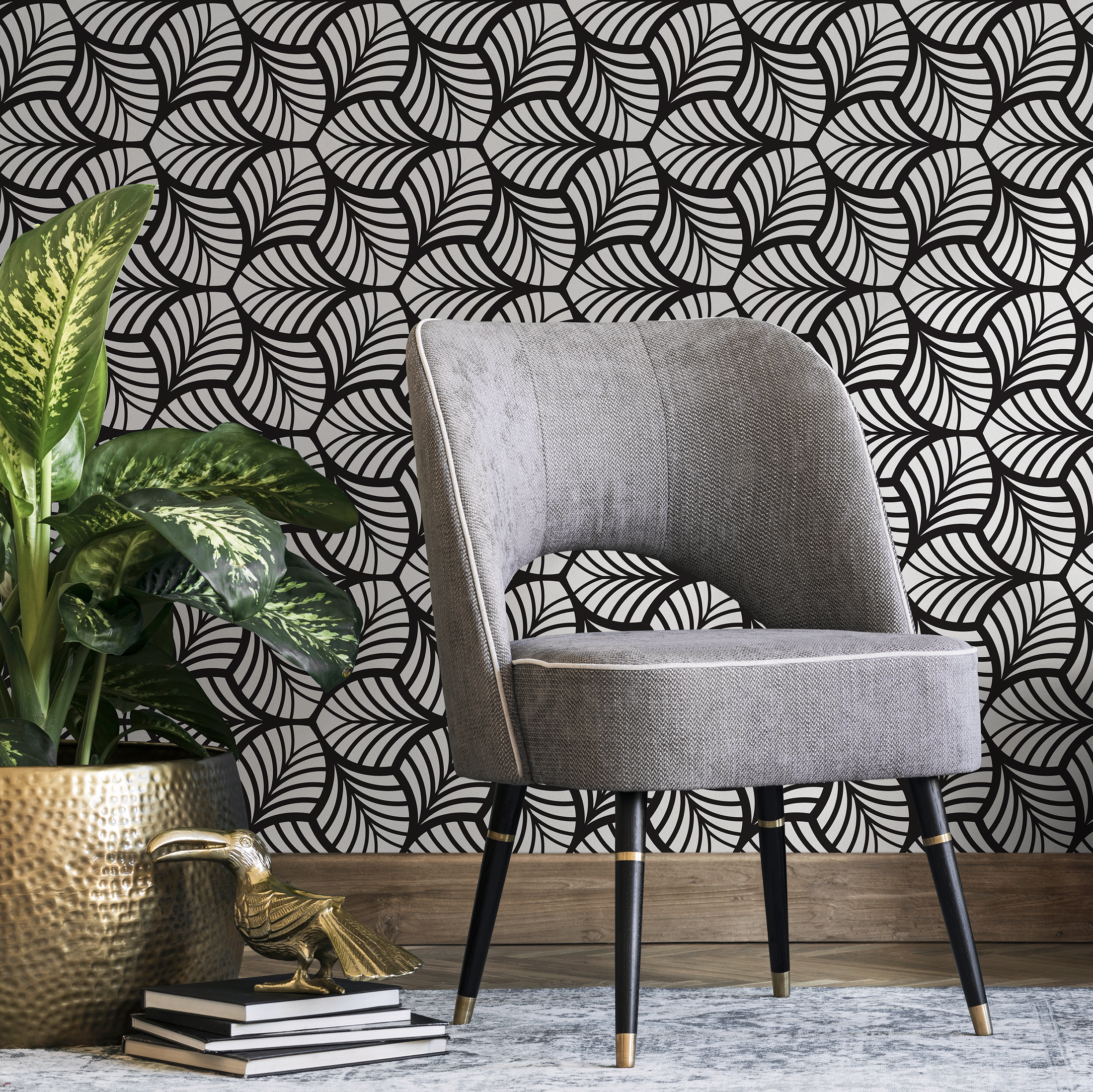 Art Deco Wallpaper With A Fan-like Leaf Motif In Black And White - B666