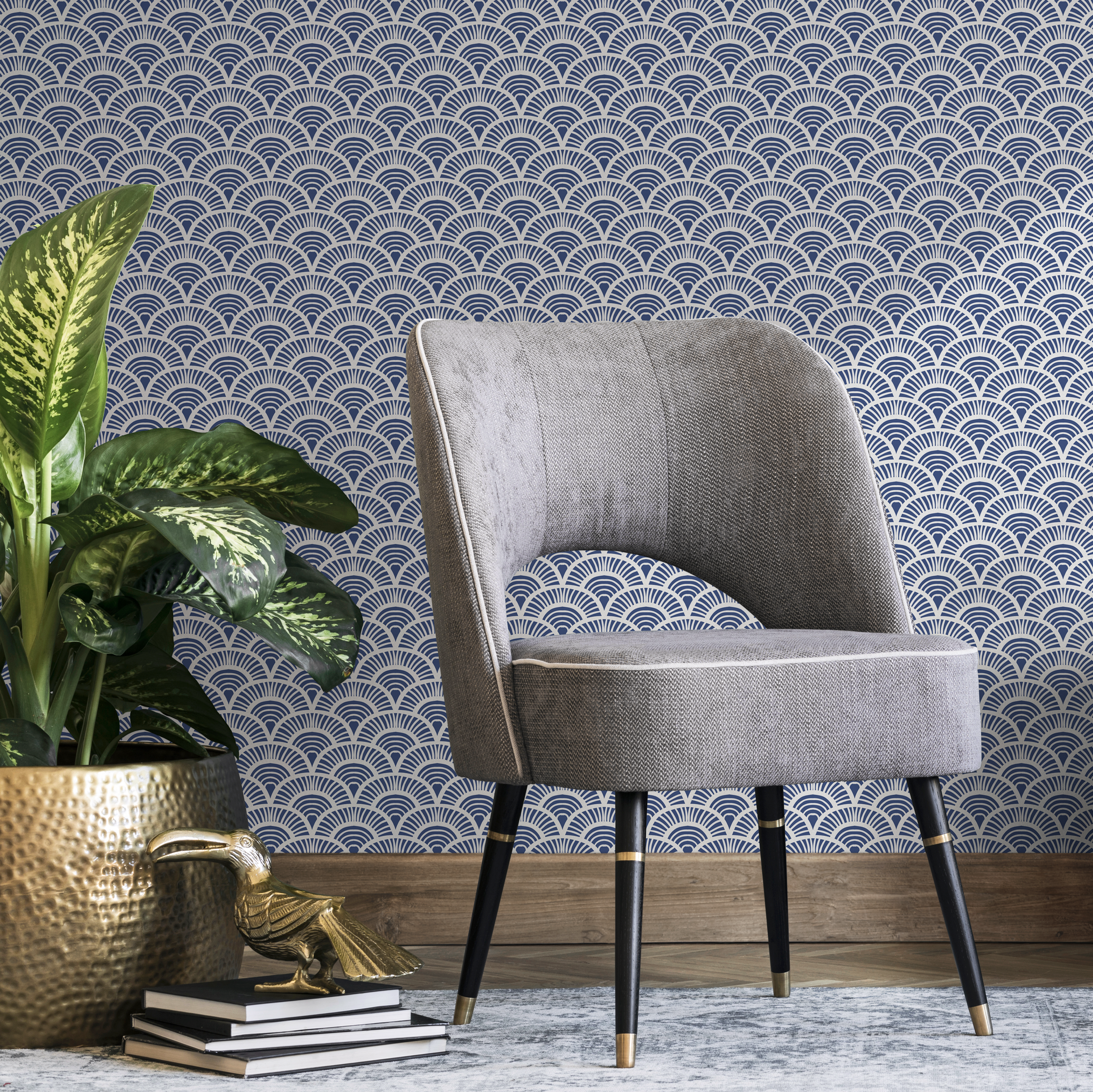 Art Deco Wallpaper With A Japanese Scallop Motif In Blue And White - B686
