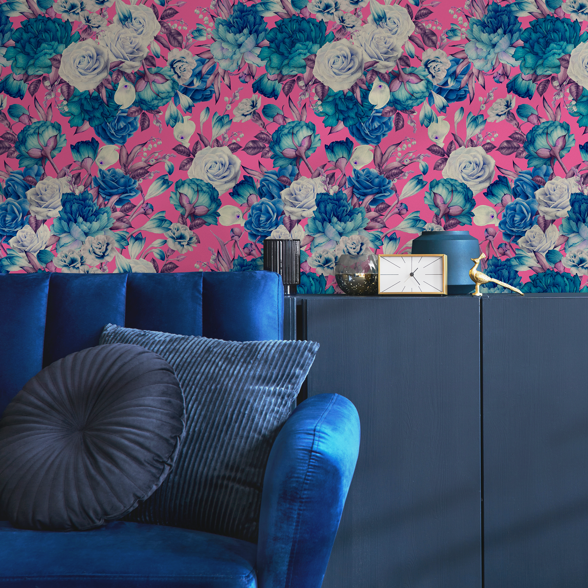 Floral Wallpaper Featuring A Lush Rose Bouquet In Pink, Blue, And White - B695