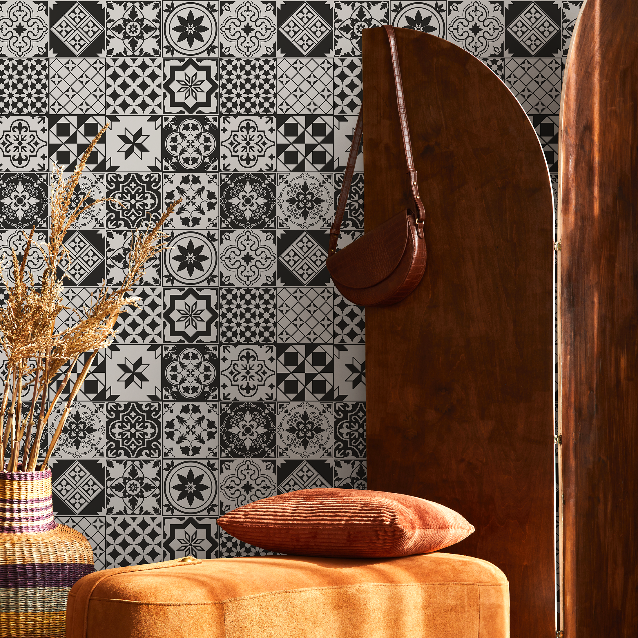 Tile Wallpaper With A Geometric Patchwork Design In Black And White - B727