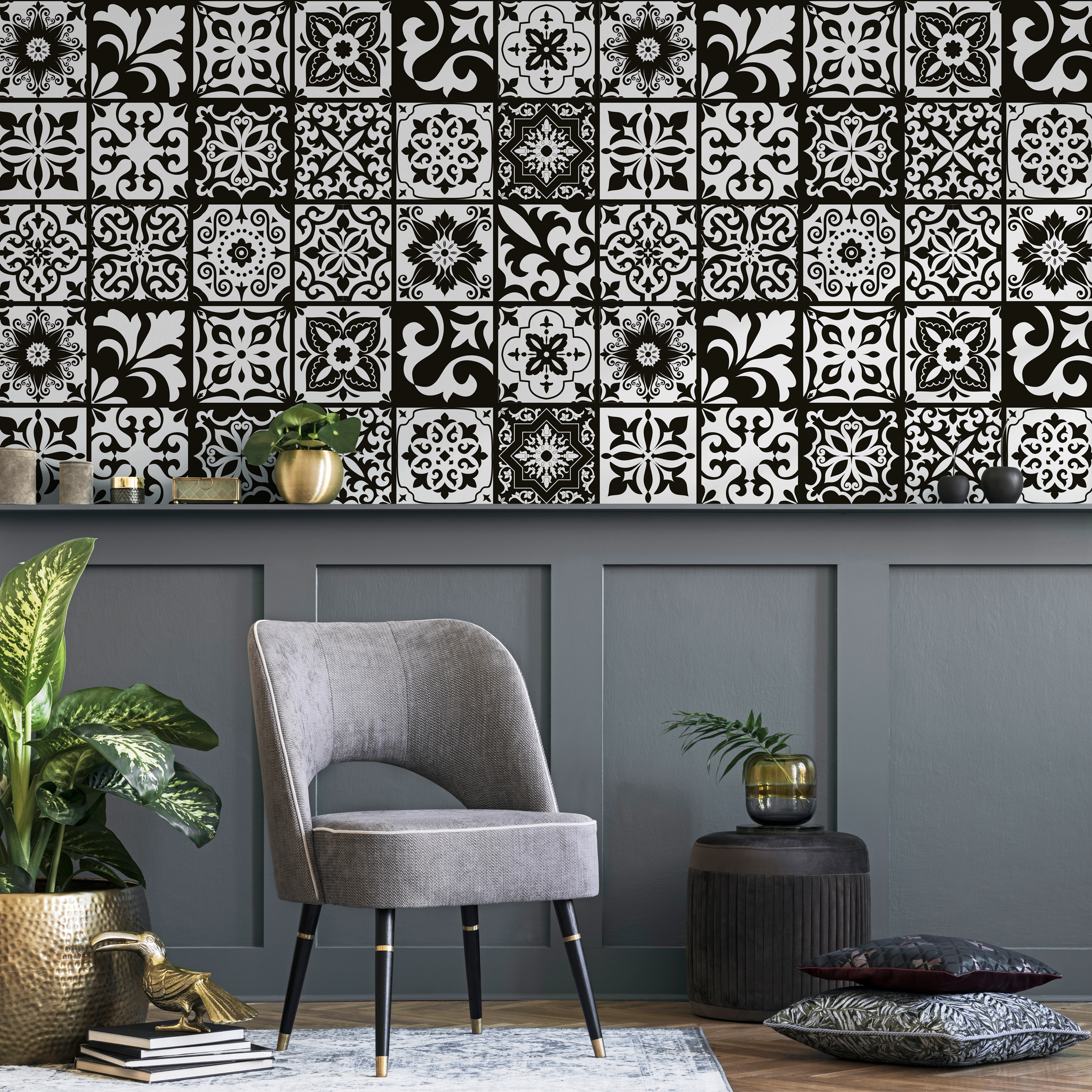 Tile Wallpaper With Ornamental Patterns In Black And White - B759
