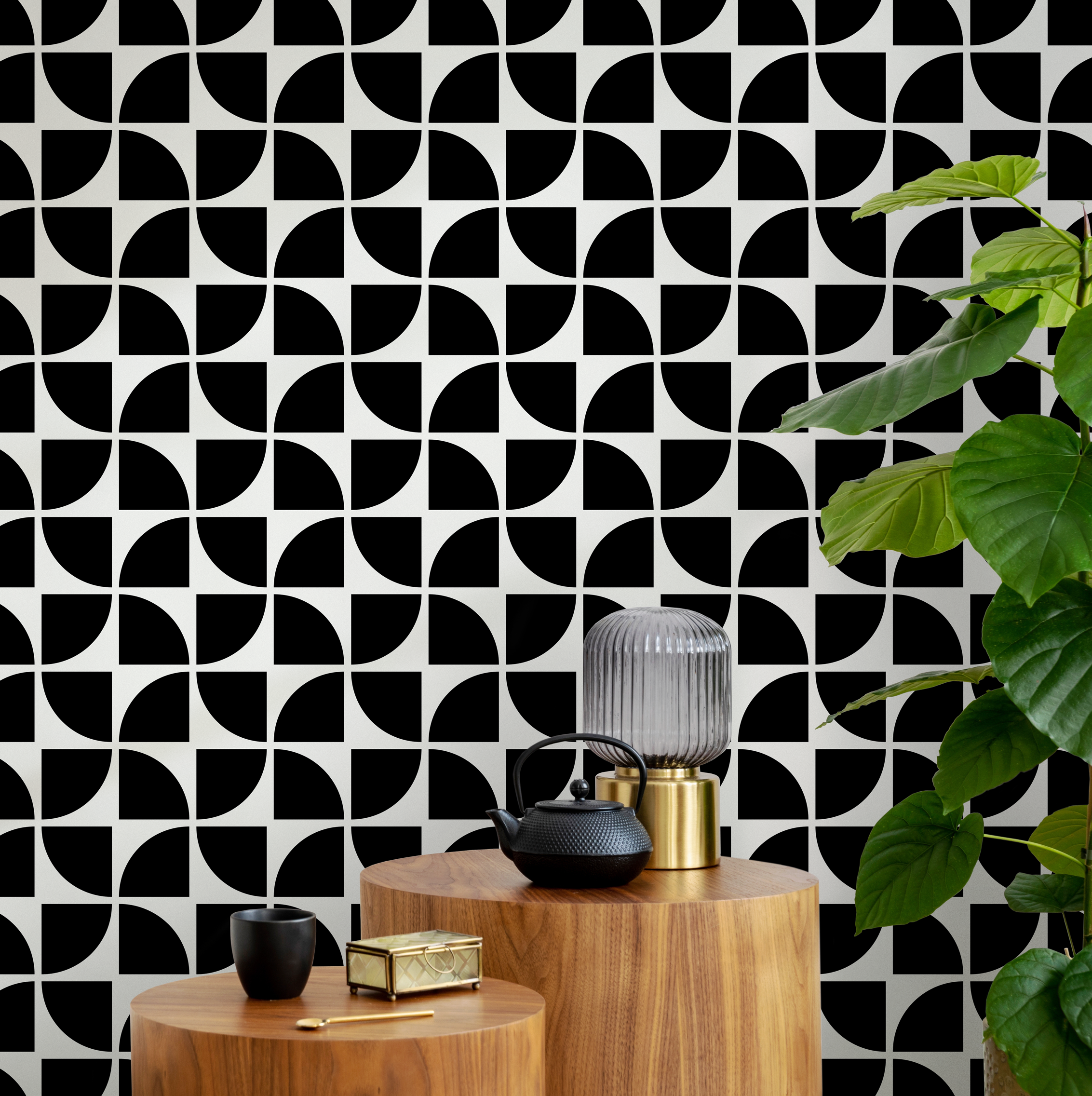 Geometric Wallpaper With A Bold Quarter-circle Motif In Black And White - B795