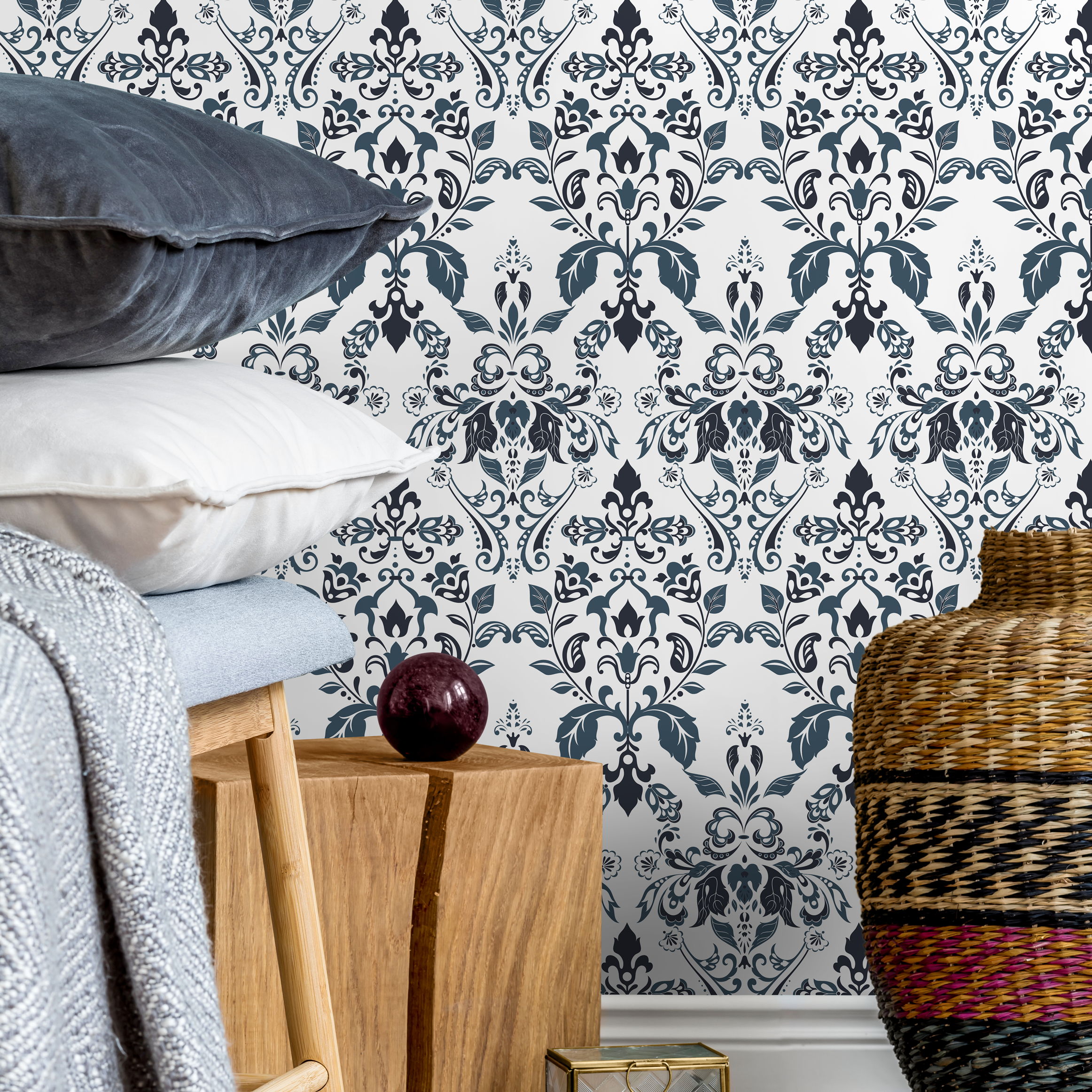 Damask Wallpaper With An Intricate Floral Motif In Navy Blue And Blue - B813