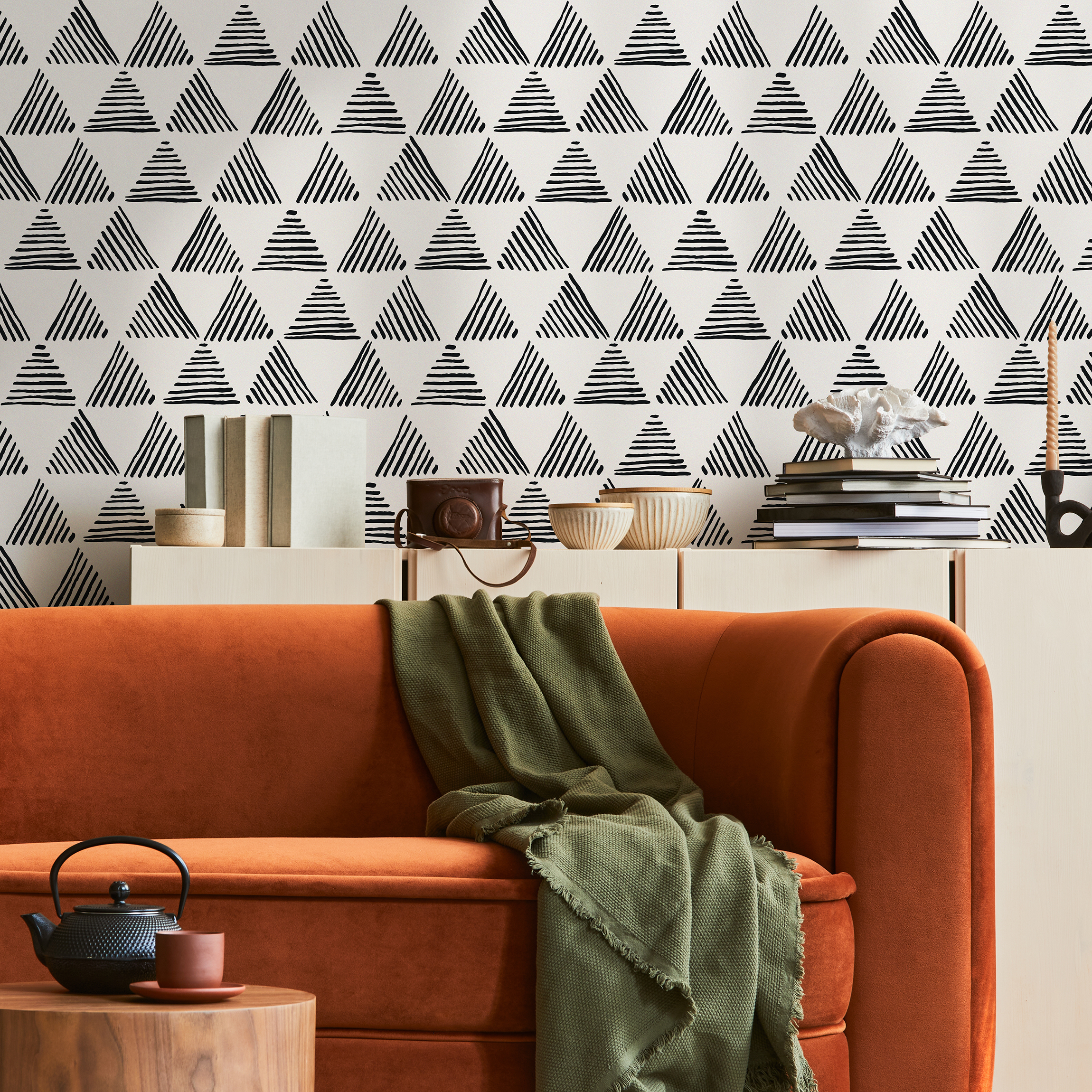 Geometric Wallpaper With Hand-drawn Triangles In Black And White - B817