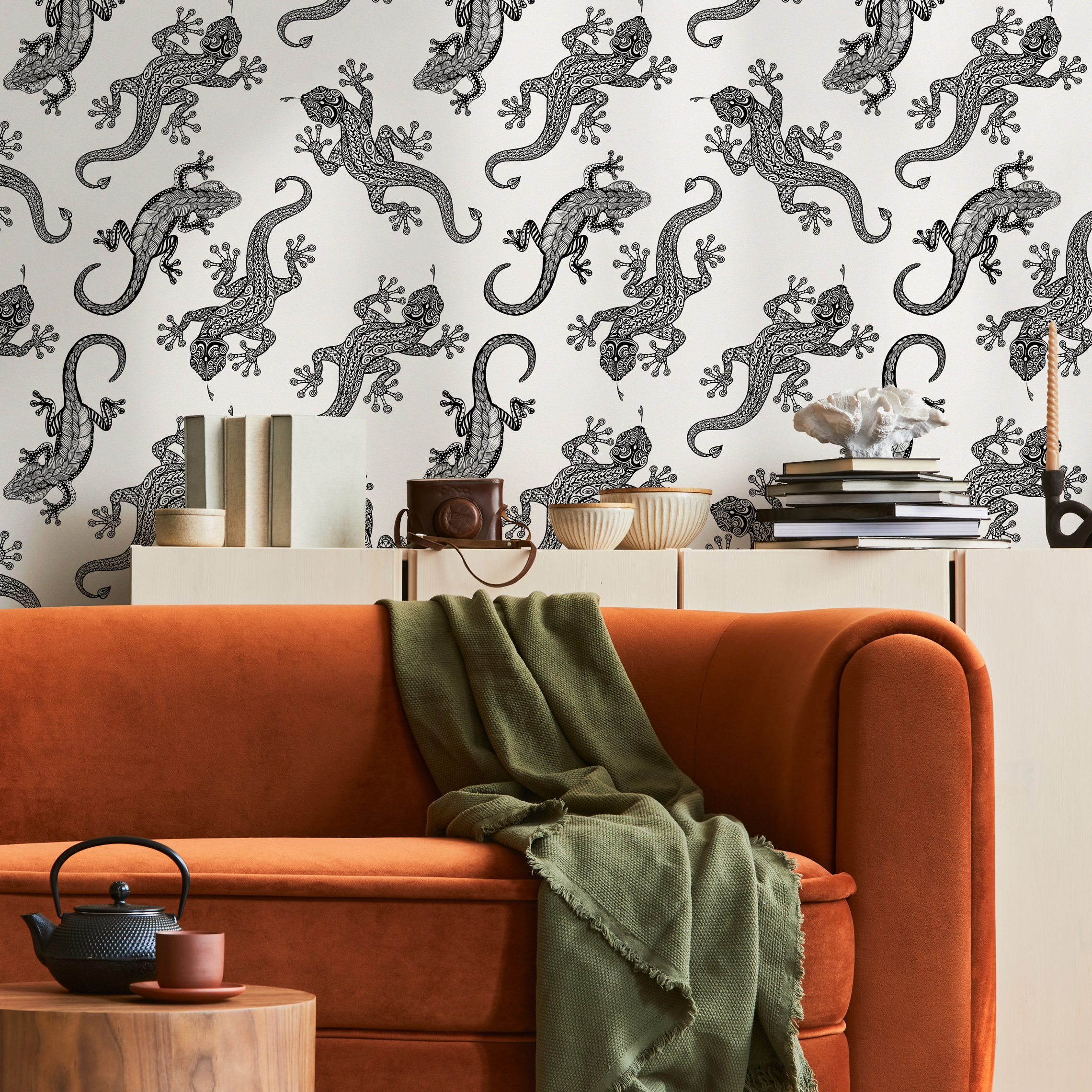 Animal Wallpaper With A Stylized Gecko Motif In Black And White - B941