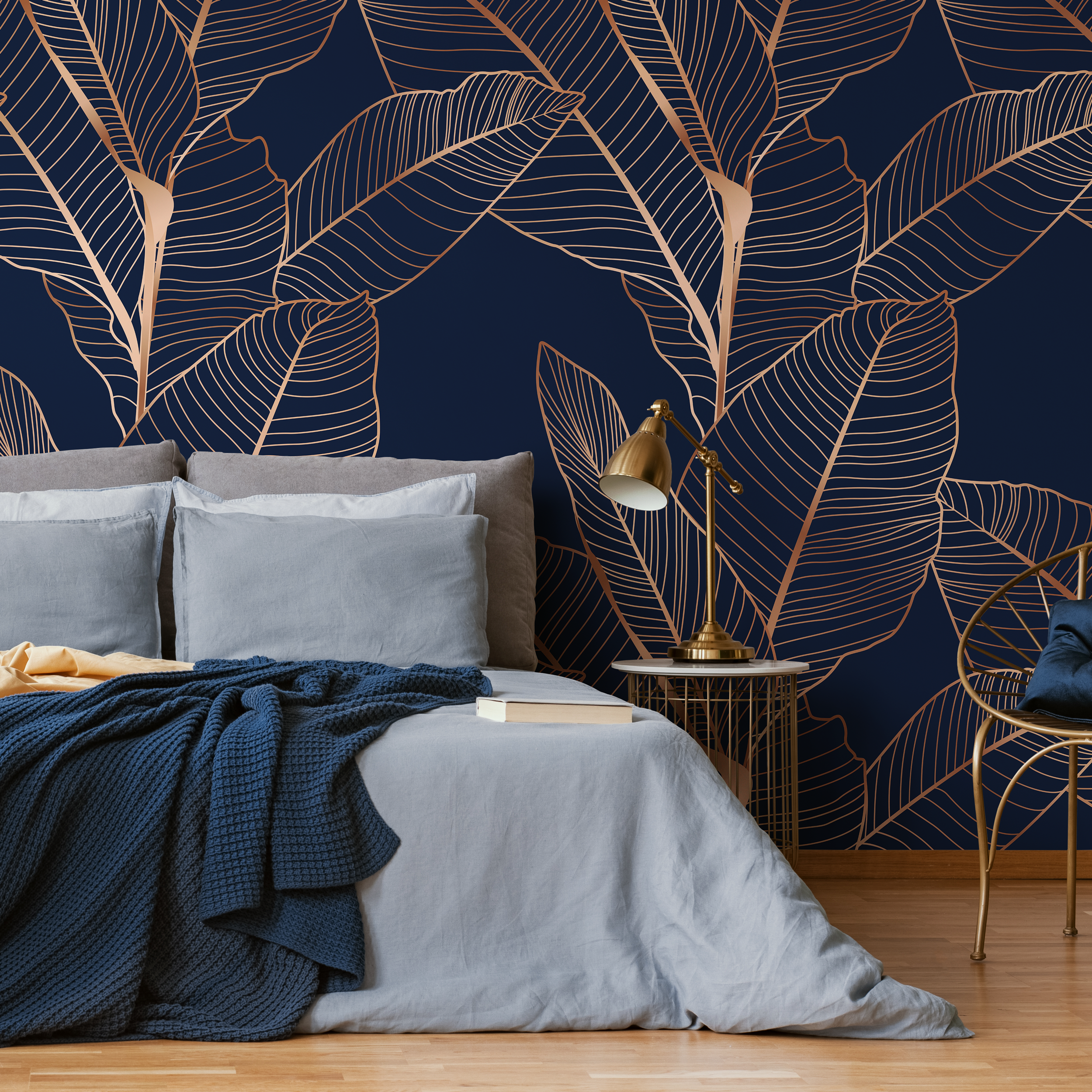 Botanical Wallpaper With An Elegant Leaf Motif In Navy Blue And Gold - B983