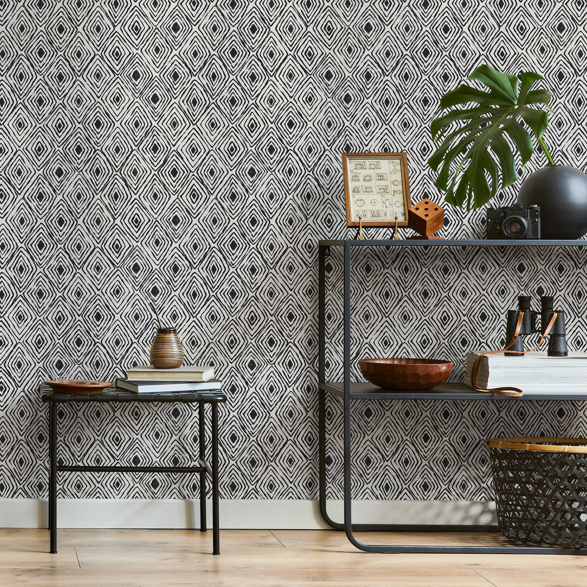 Geometric Wallpaper With A Tribal Diamond Motif In Black And White - B985