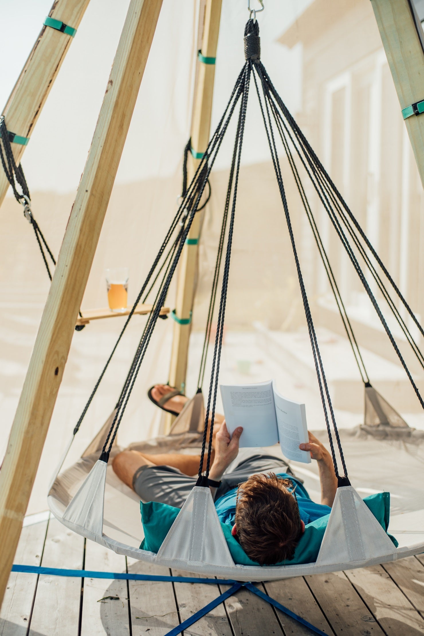 Hover Platform Swing