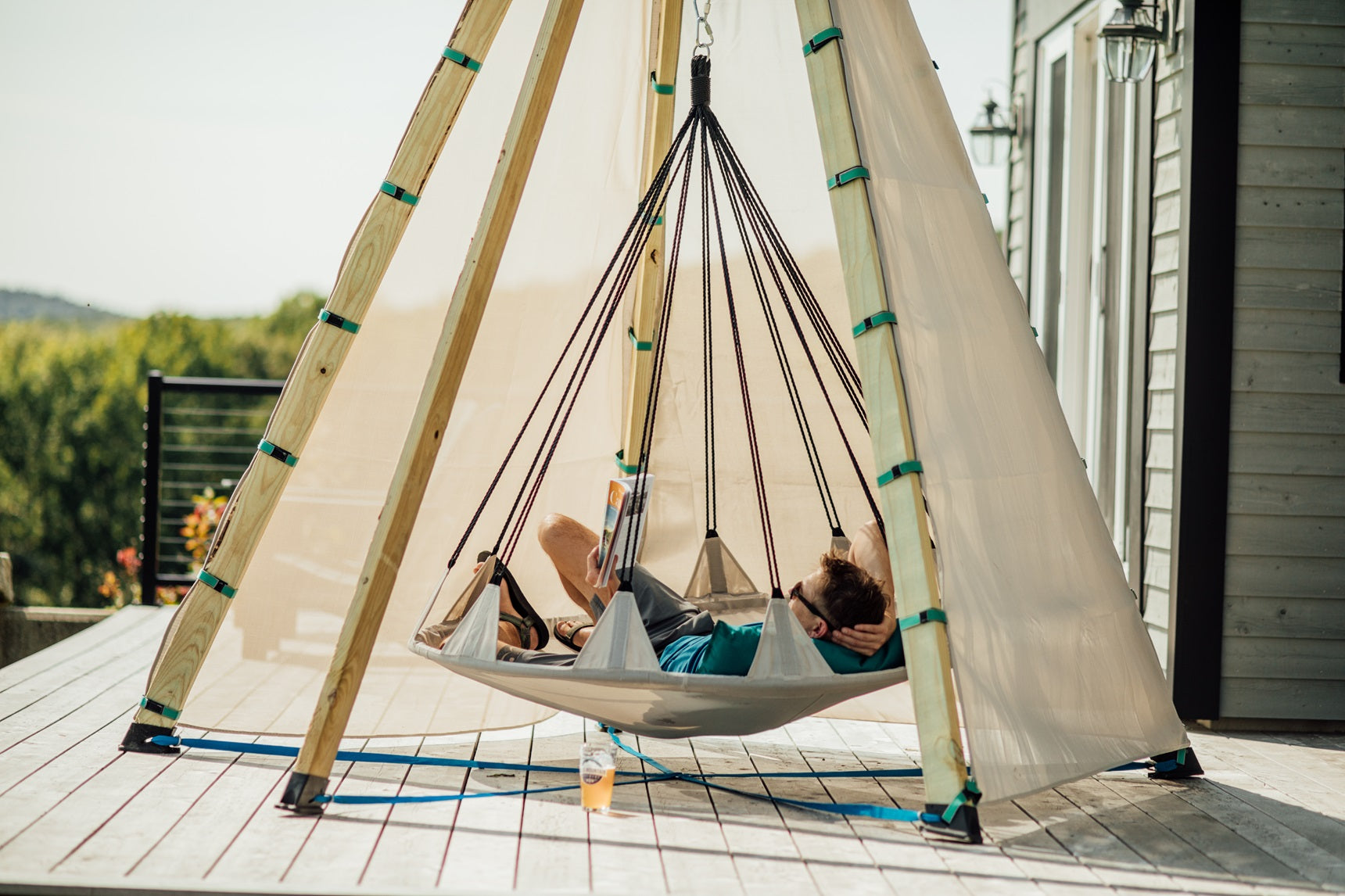 Hover Platform Swing