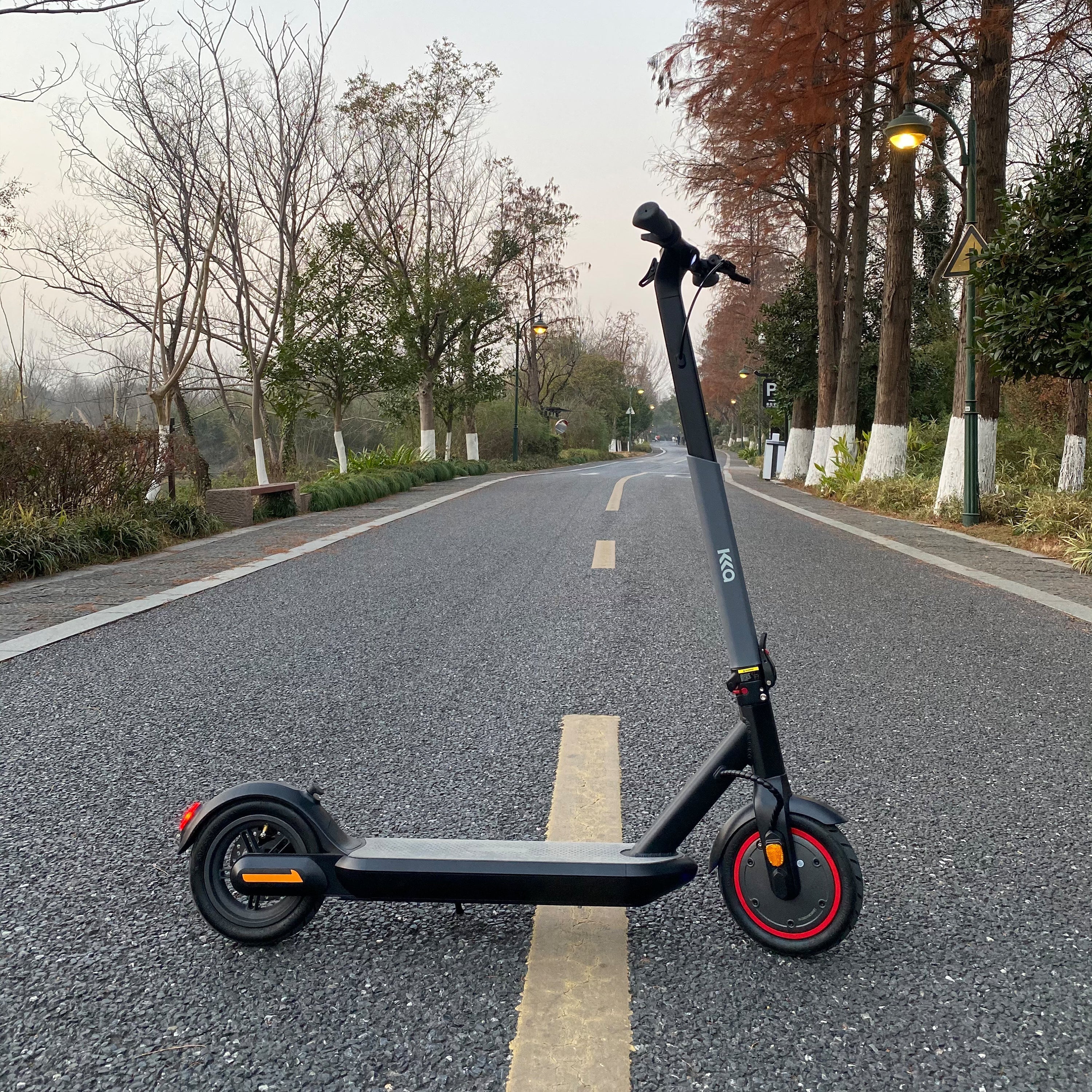 36V Freddo X1 E-Scooter. 350W motor, 16 mph, 8.5 inch tires, lightweight and foldable