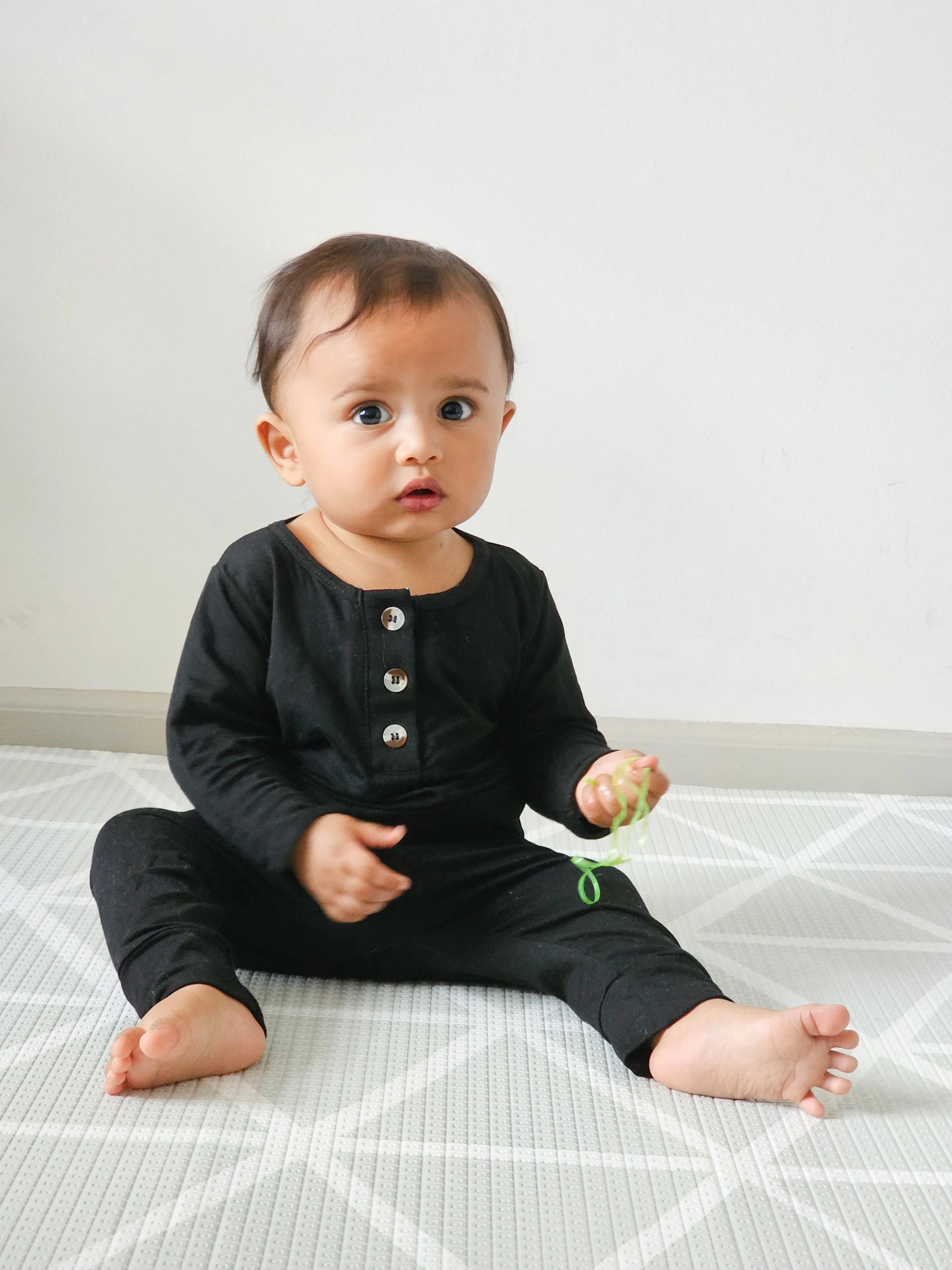 Top And Bottom Outfit And Hat Set (newborn-12 Months Sizes) Black