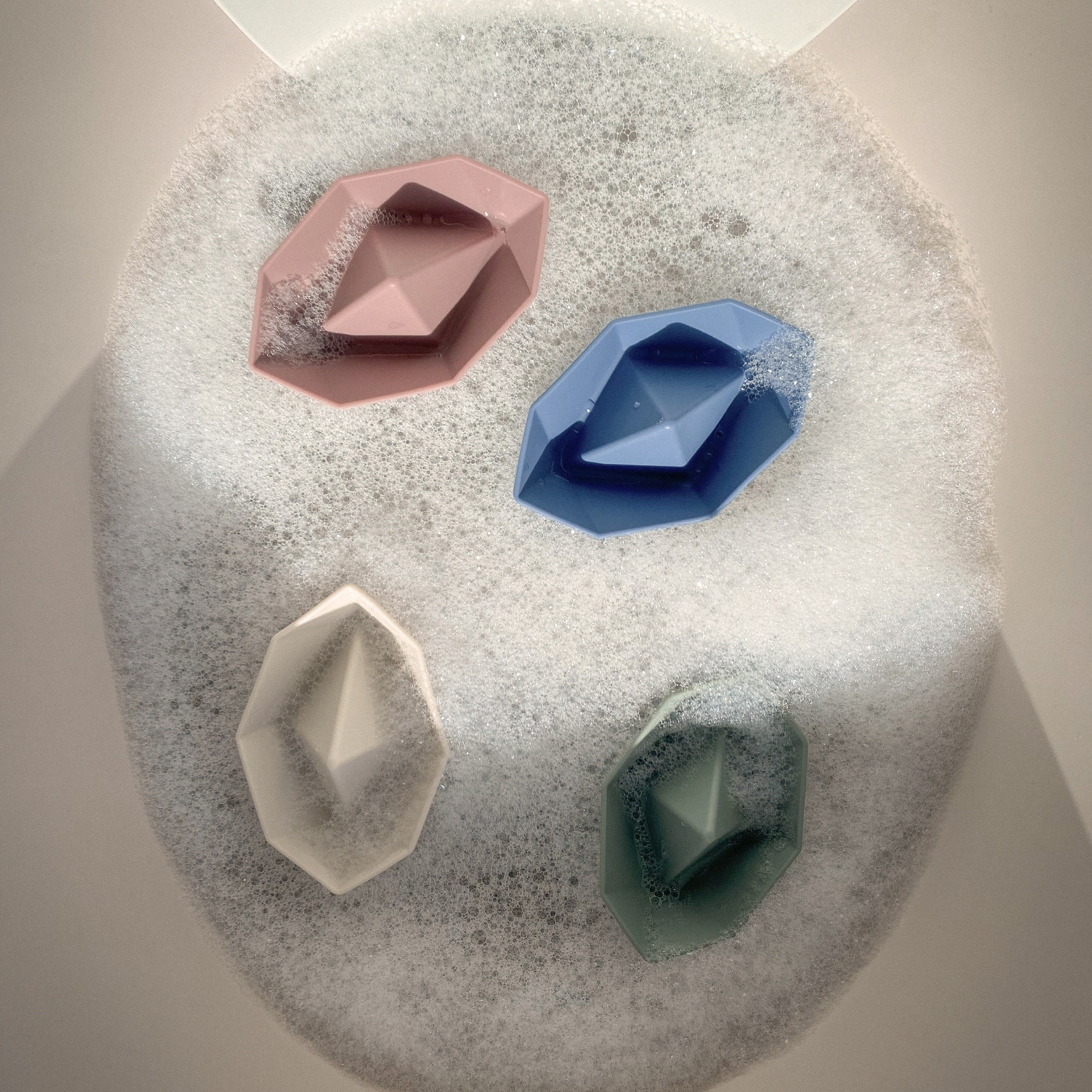 Shnuggle Stack And Sail Bath Boat Toys