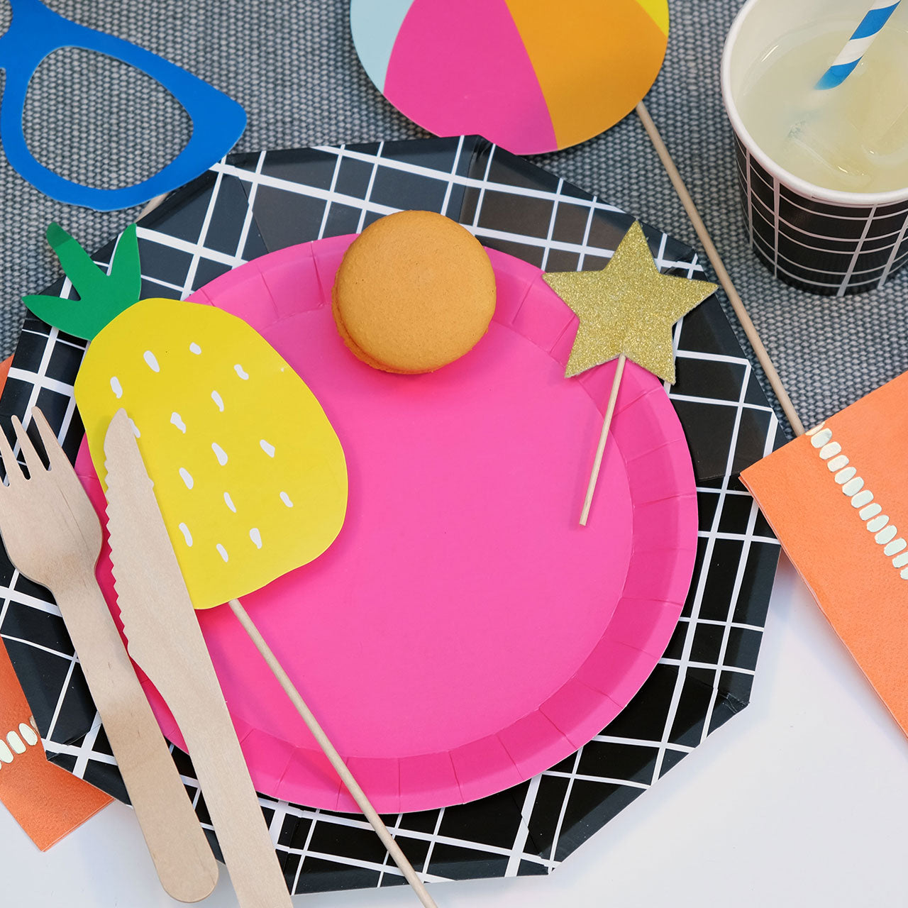 Hot Pink Classic Small Plates (10 Per Pack)