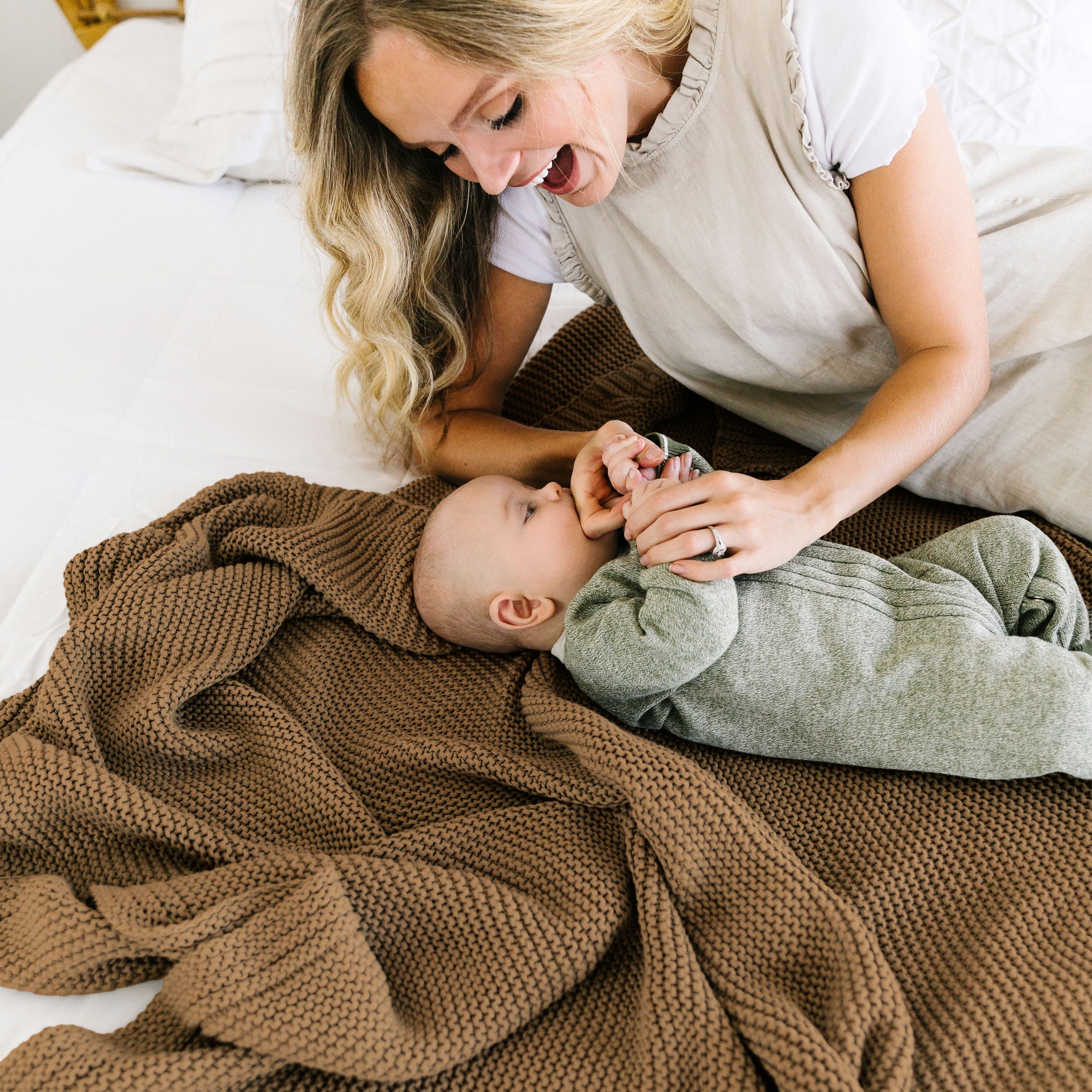 Chunky Knit Throw Blanket - Brown