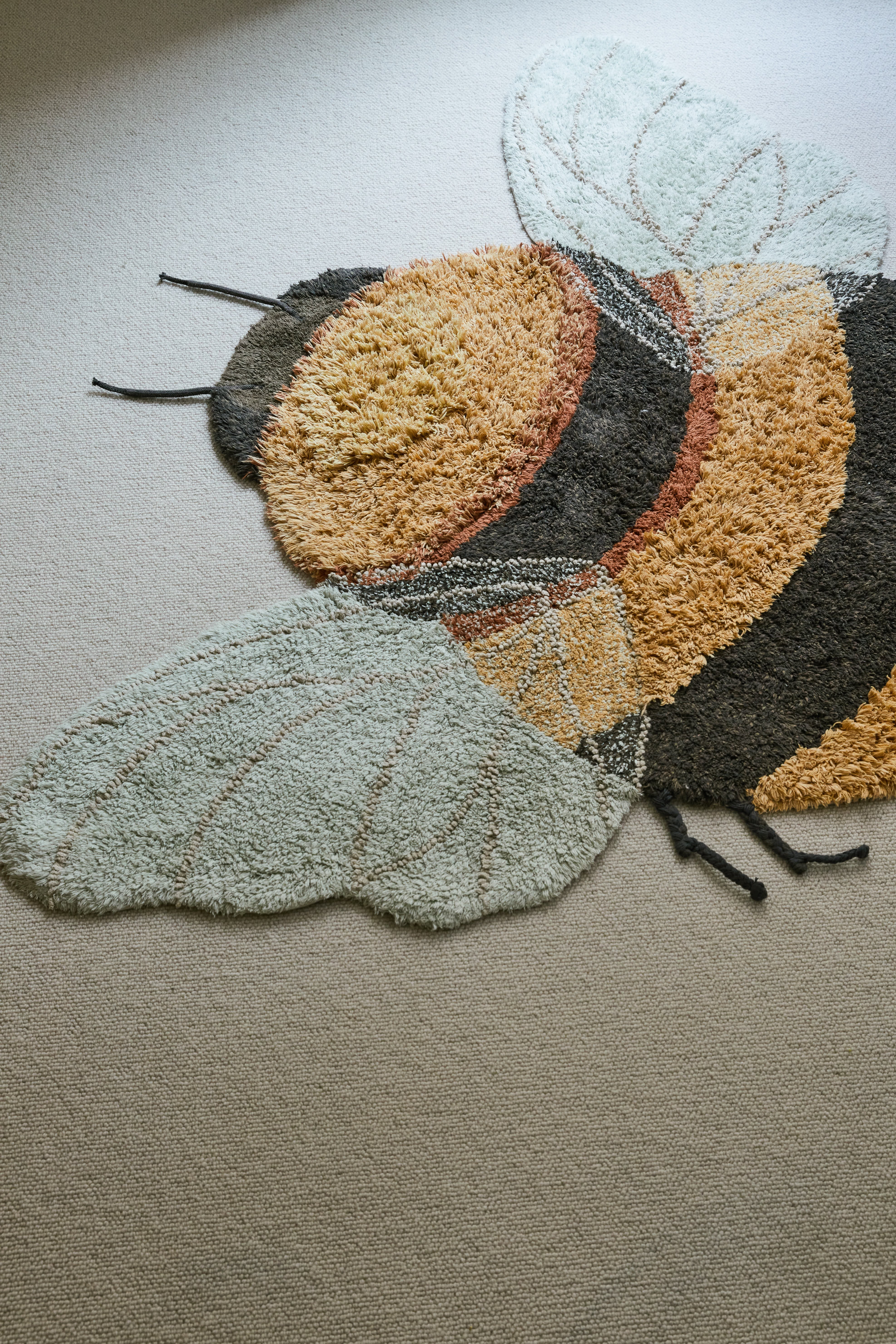 WASHABLE COTTON RUG BEE  - Planet Bee