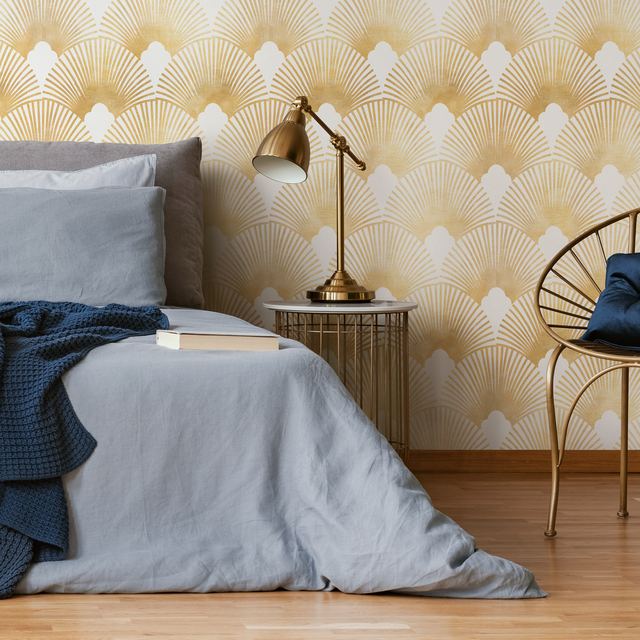 Art Deco Wallpaper With A Scalloped Fan Motif In Gold - C007