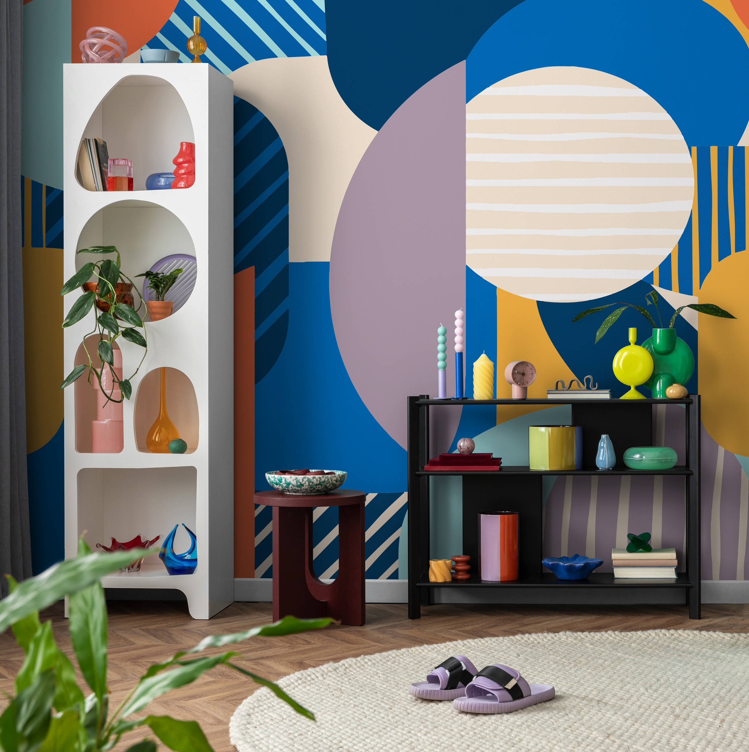 Abstract Geometric Wallpaper With Layered Circles In Blue, Orange, And Purple - C023