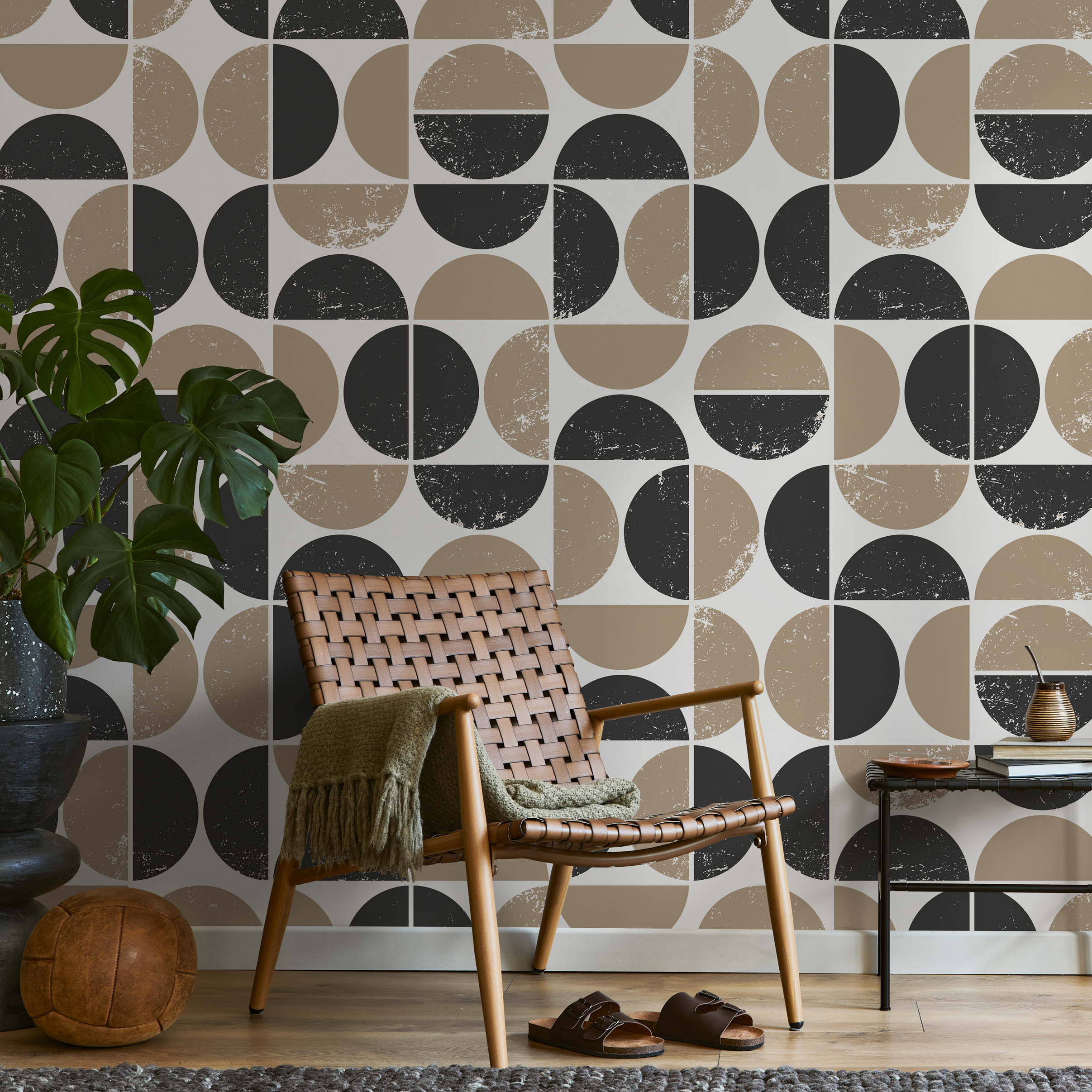 Geometric Wallpaper With A Distressed Circle Motif In Black And Beige - C028