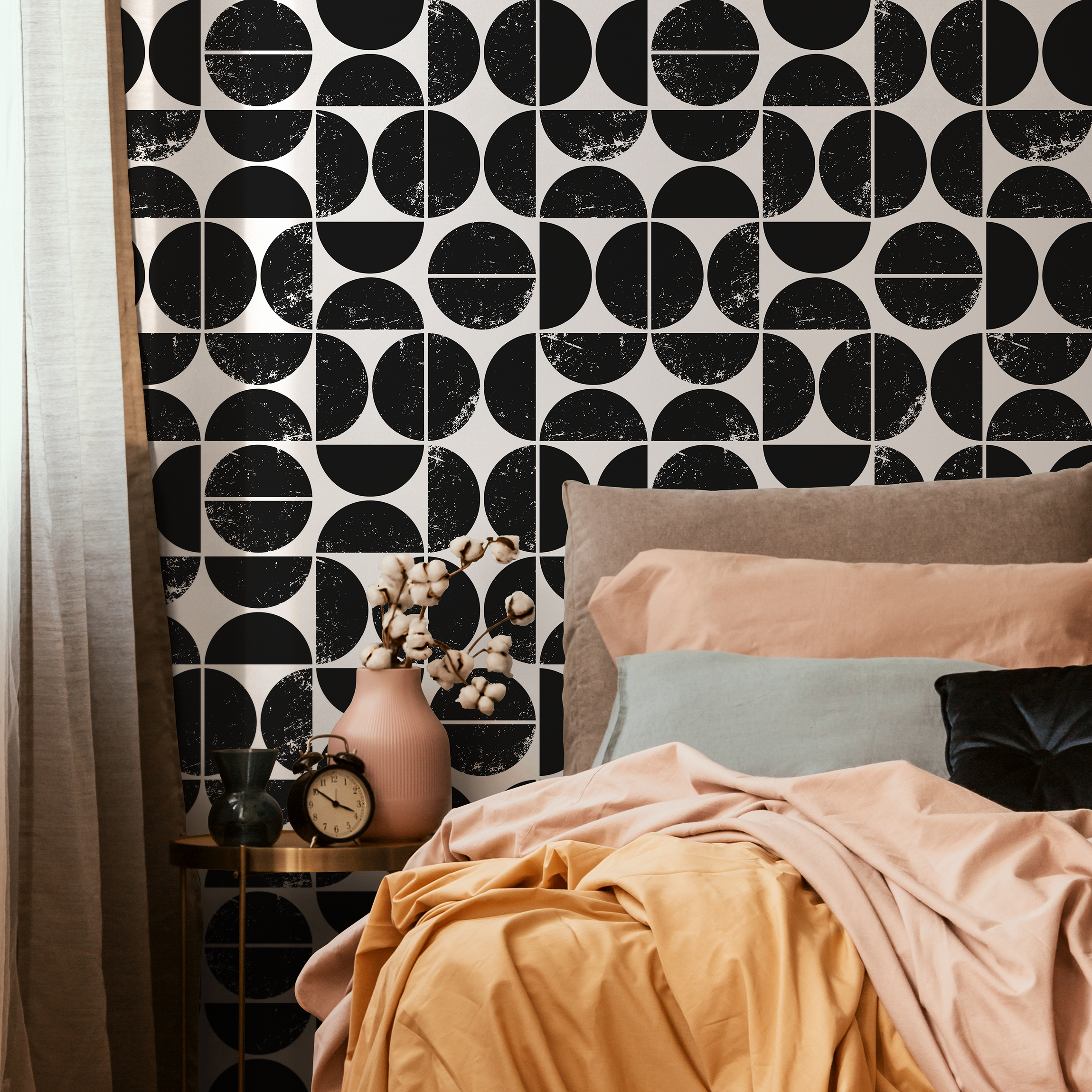 Geometric Wallpaper With A Distressed Semi-circle Motif In Black And White - C029
