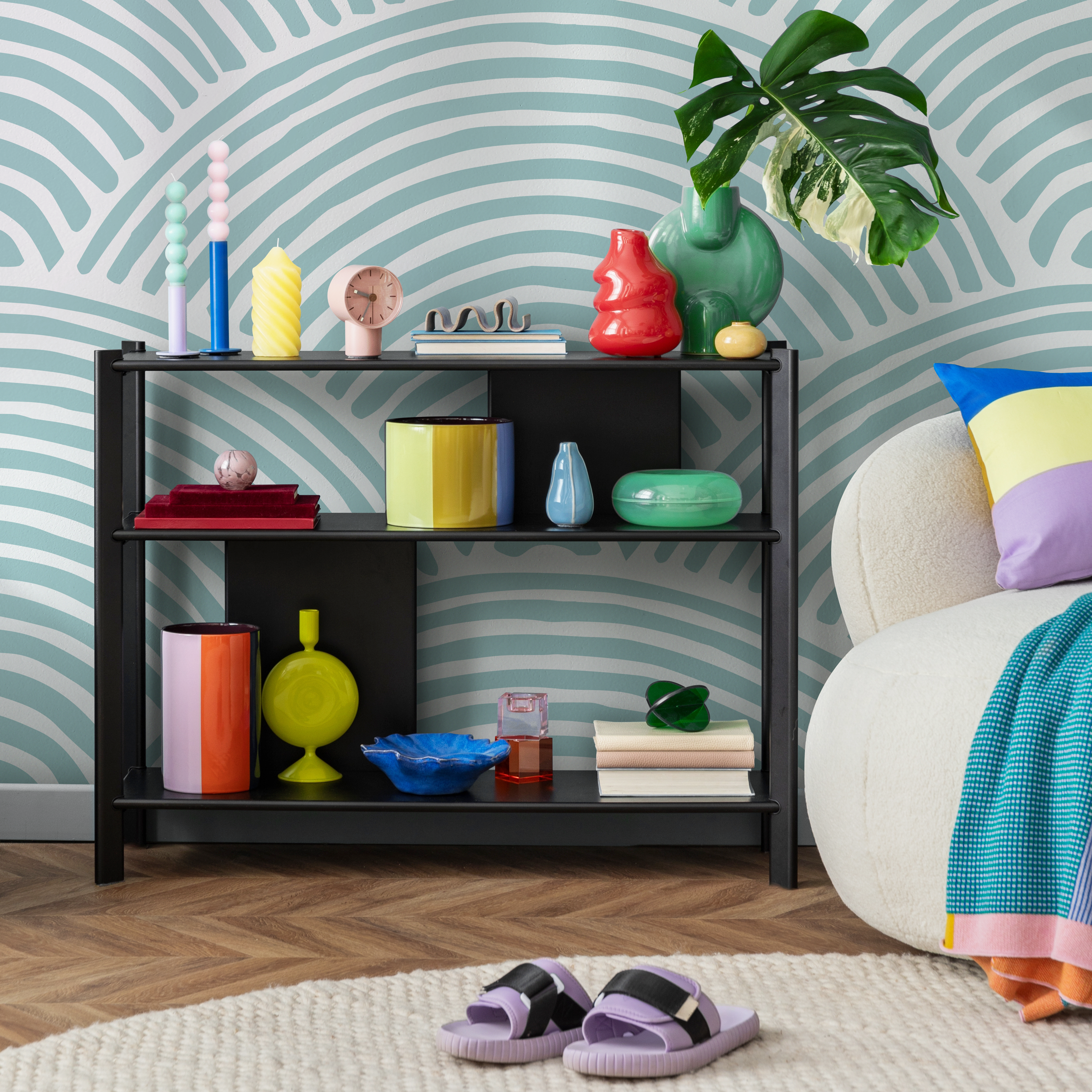 Abstract Wallpaper With A Hand-drawn Wave Motif In Light Blue - C030