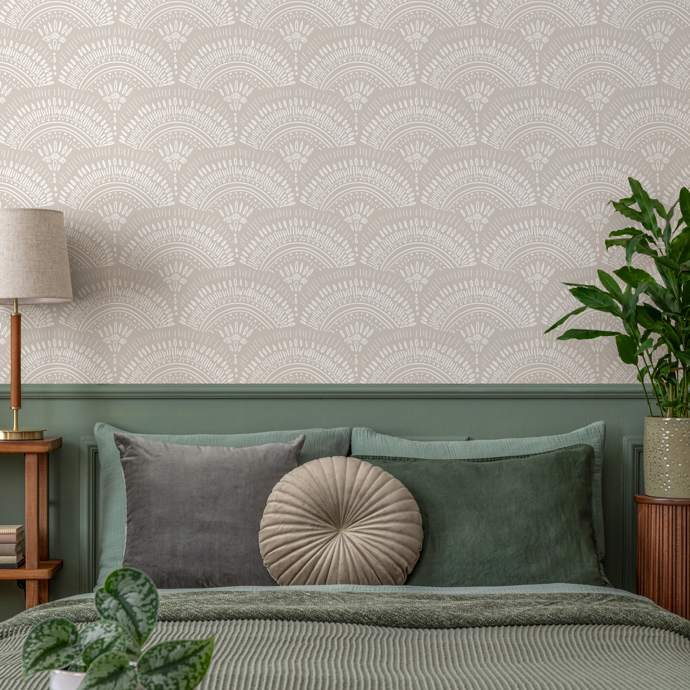 Art Deco Wallpaper With A Scalloped Fan Motif In Taupe And Cream - C065